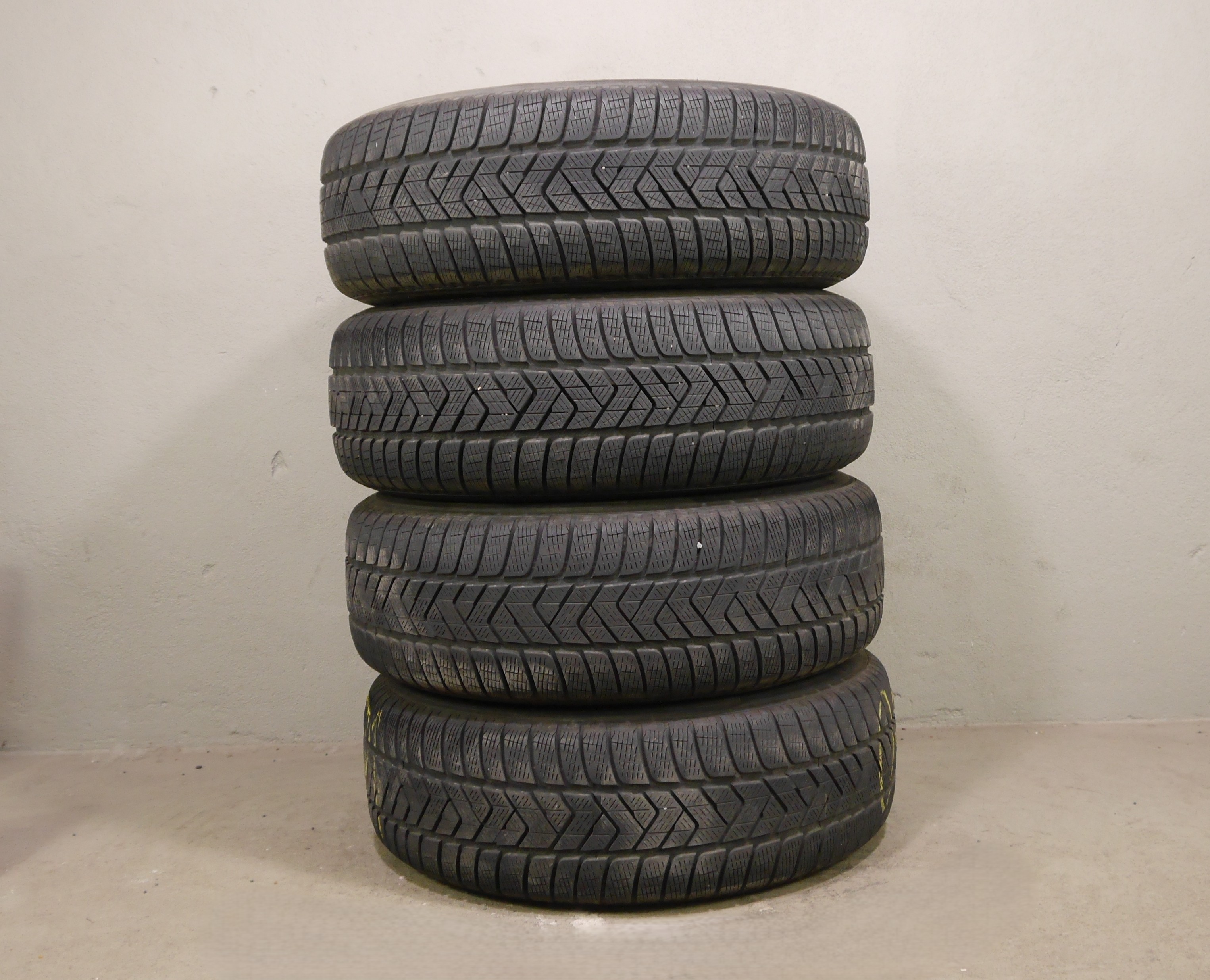 Audi Q5 (FY) Sportback Aluradsatz  – Winter 235/65 R17 104H (AO) – 80A601025J