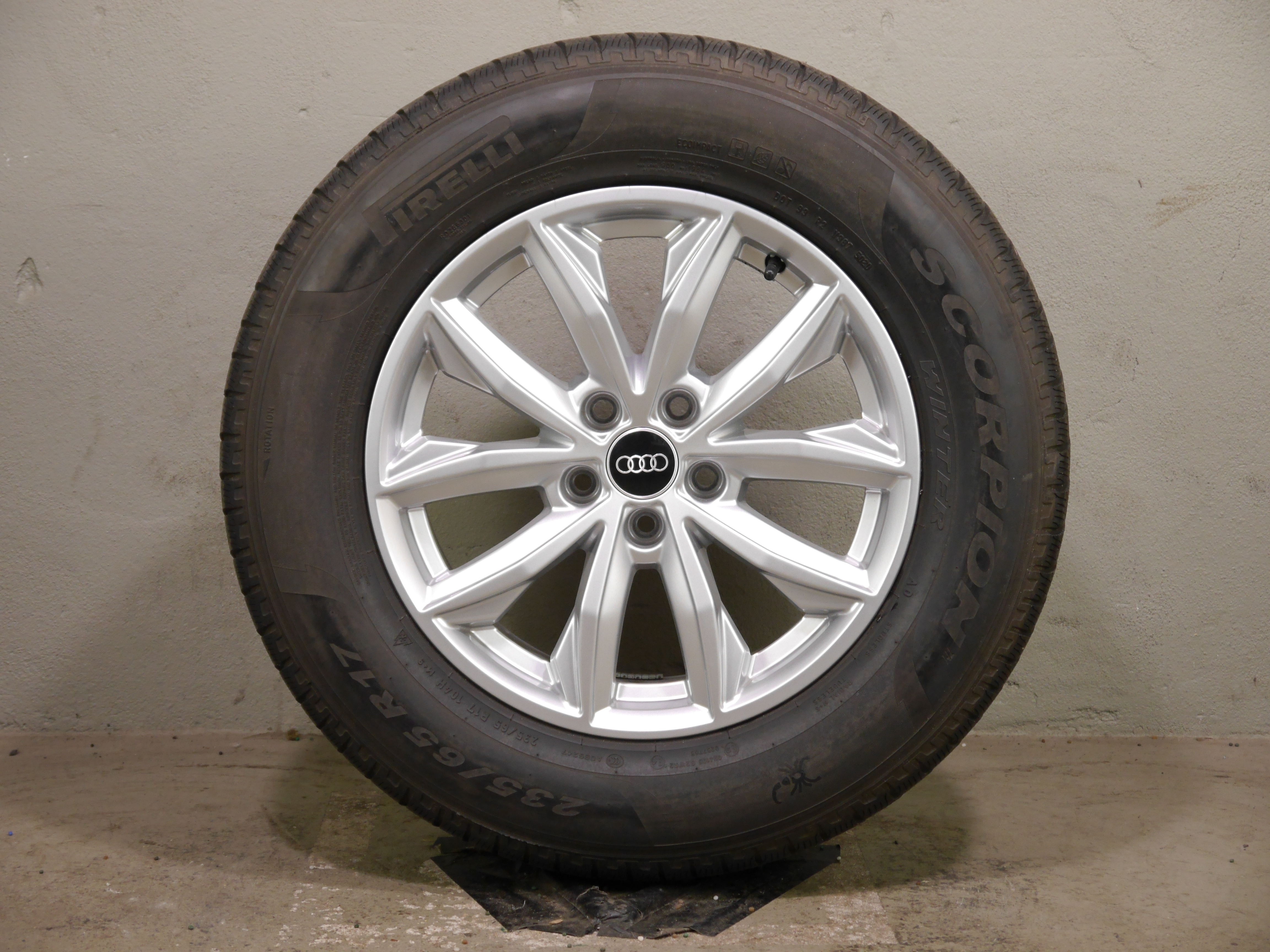 Audi Q5 (FY) Aluradsatz – Winter 235/65 R17 104H (AO) – 80A601025J