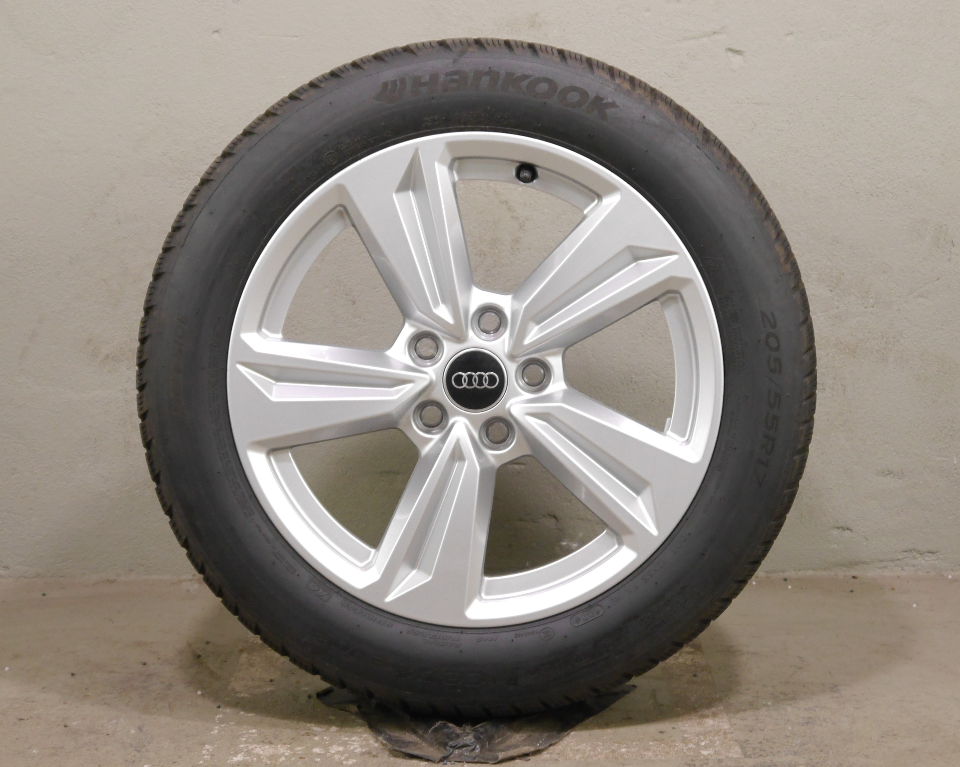 Audi A6 Avant Aluradsatz – Winter 205/55 R17 95H (AO) – 8Y0601025AA