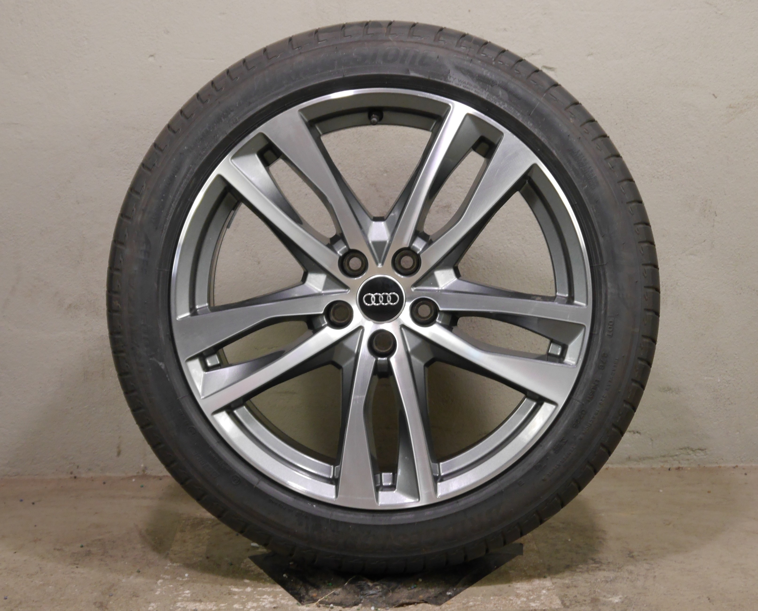 Audi A6 Avant (4A) Aluradsatz – Sommer 245/45 R19 102V (AO) – 4K0601025CG
