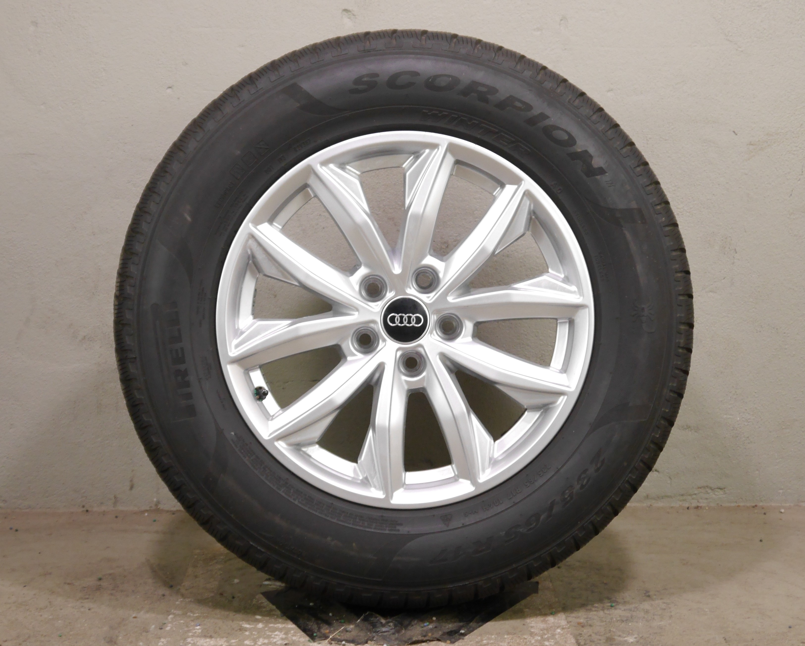 Audi Q5 (FY) Aluradsatz – Winter 235/65 R17 104H (AO) – 80A601025J