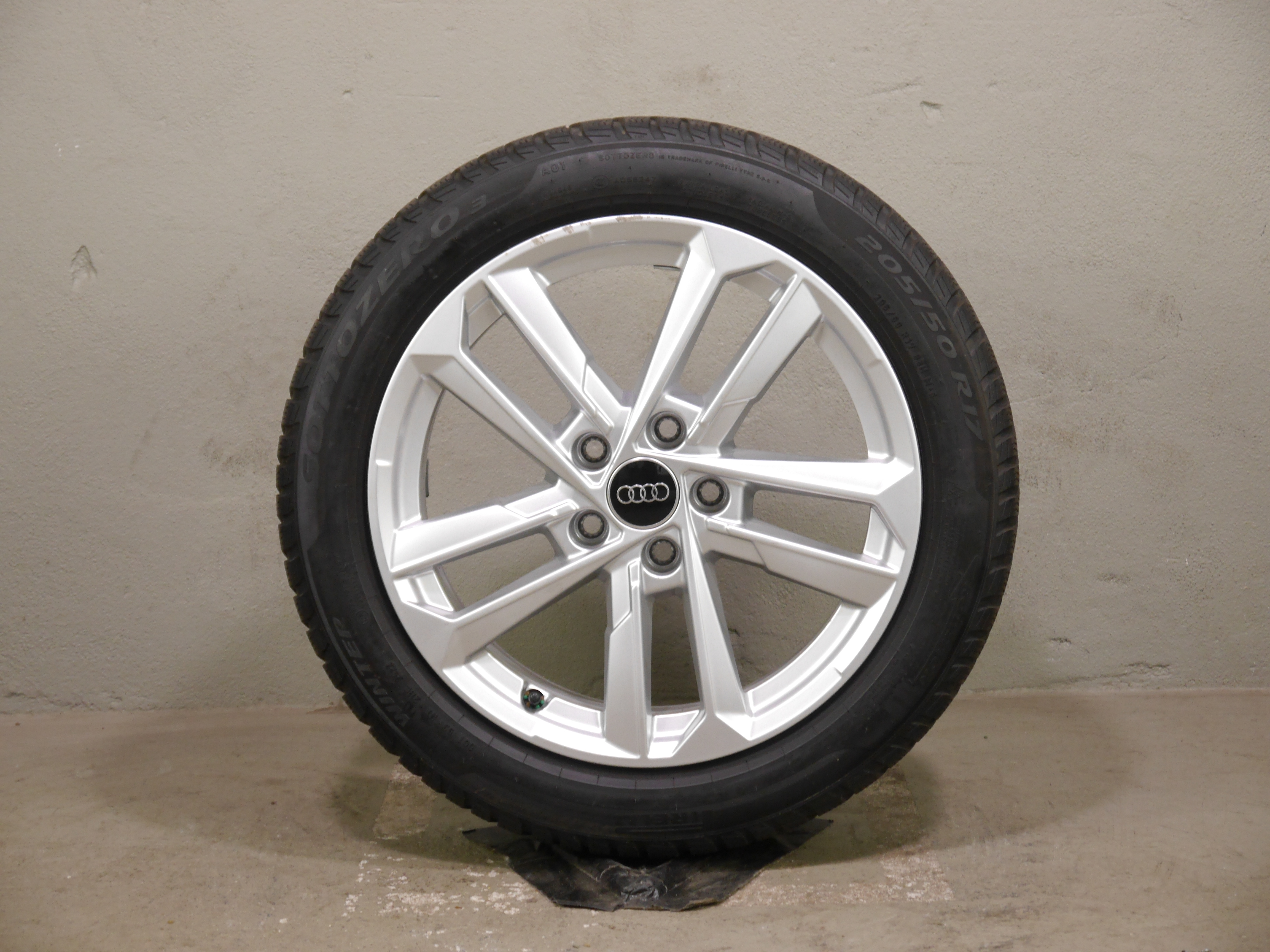 Audi A3 Sportback Aluradsatz – Winter 205/50 R17 93H (AO1) – 8Y0601025L
