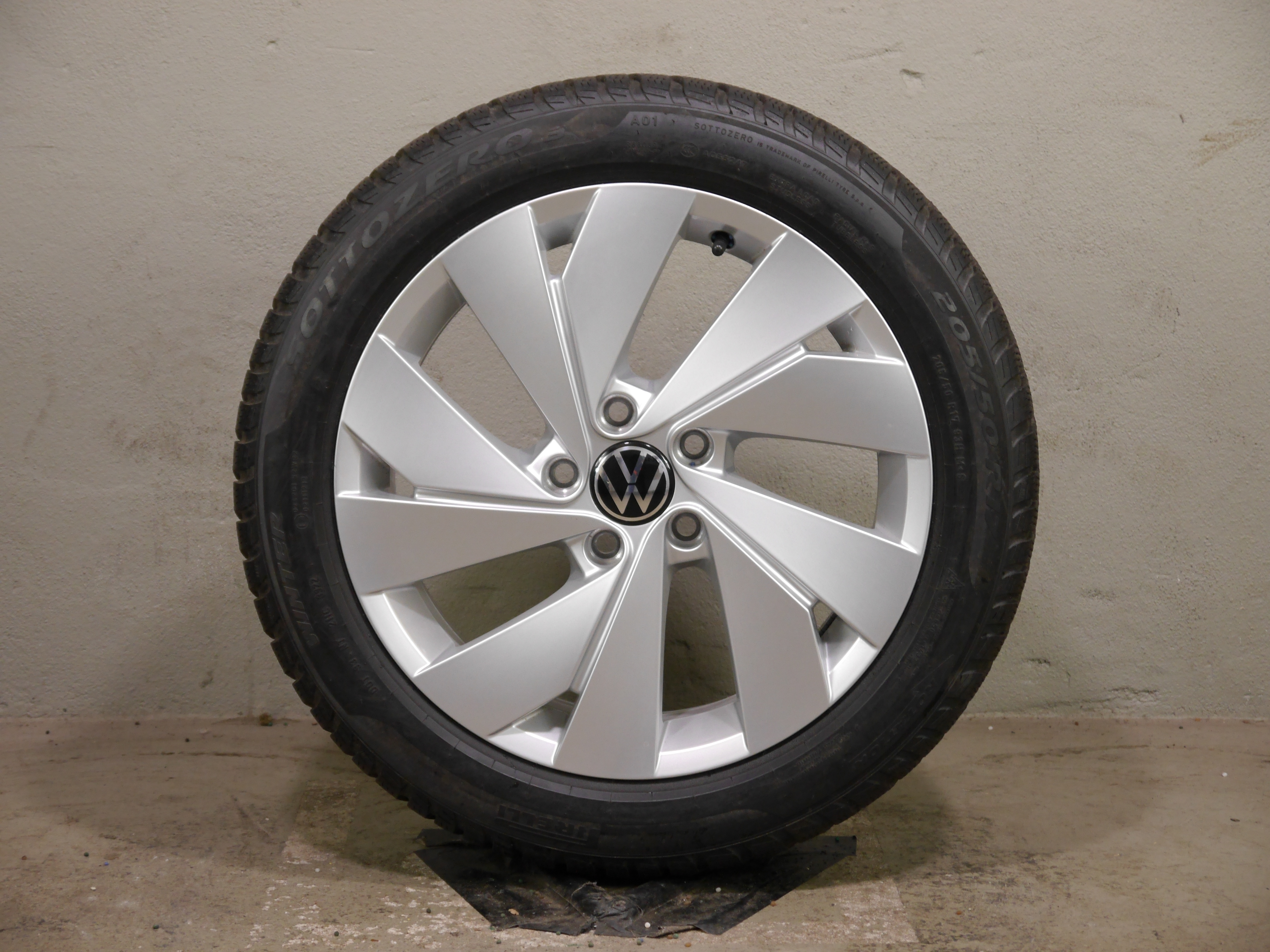 VW Golf Aluradsatz – Winter 205/50 R17 93H – 5H0601025B