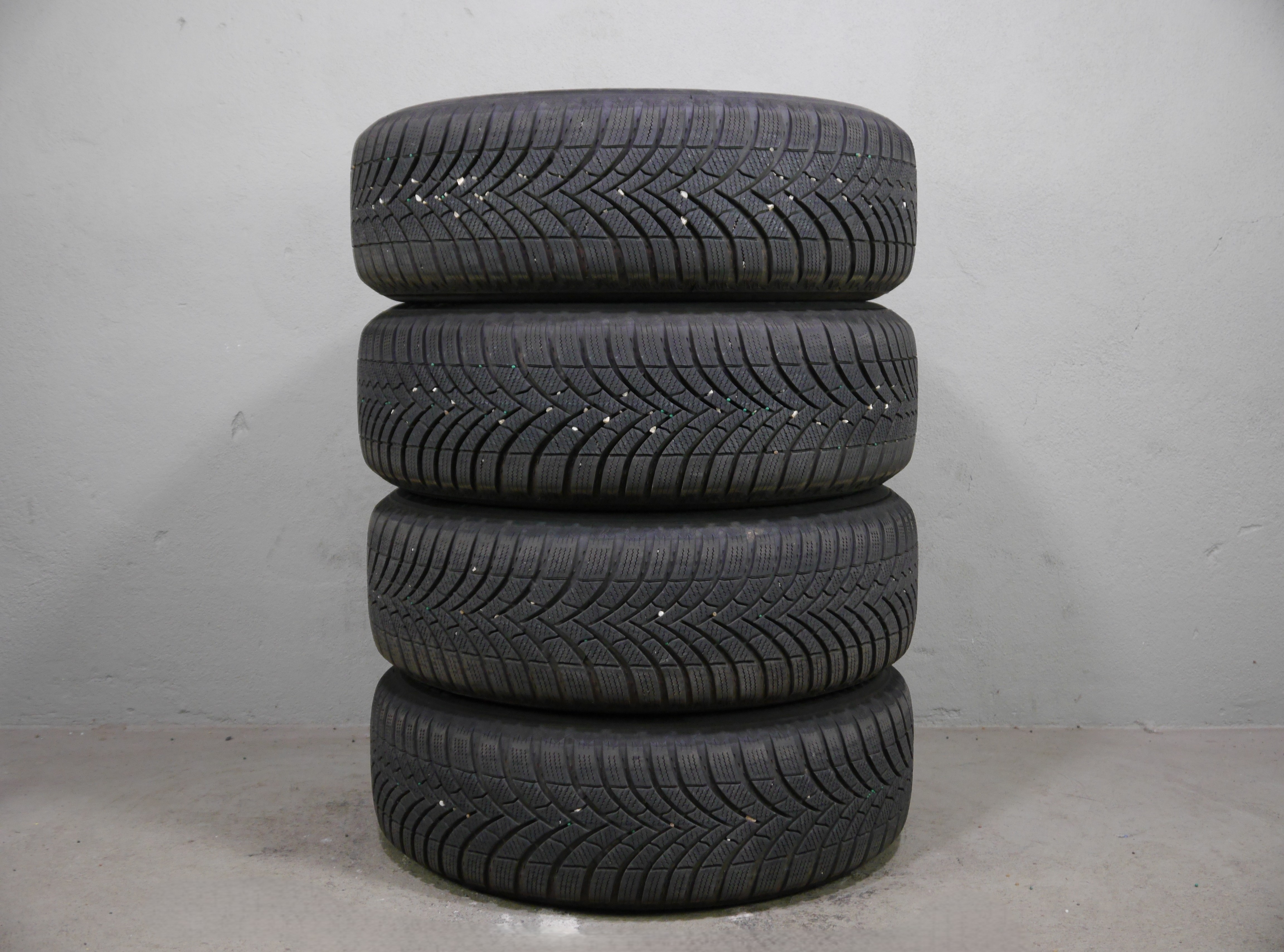 VW Touran Aluradsatz – Winter 215/65 R17 99H – KBA53207