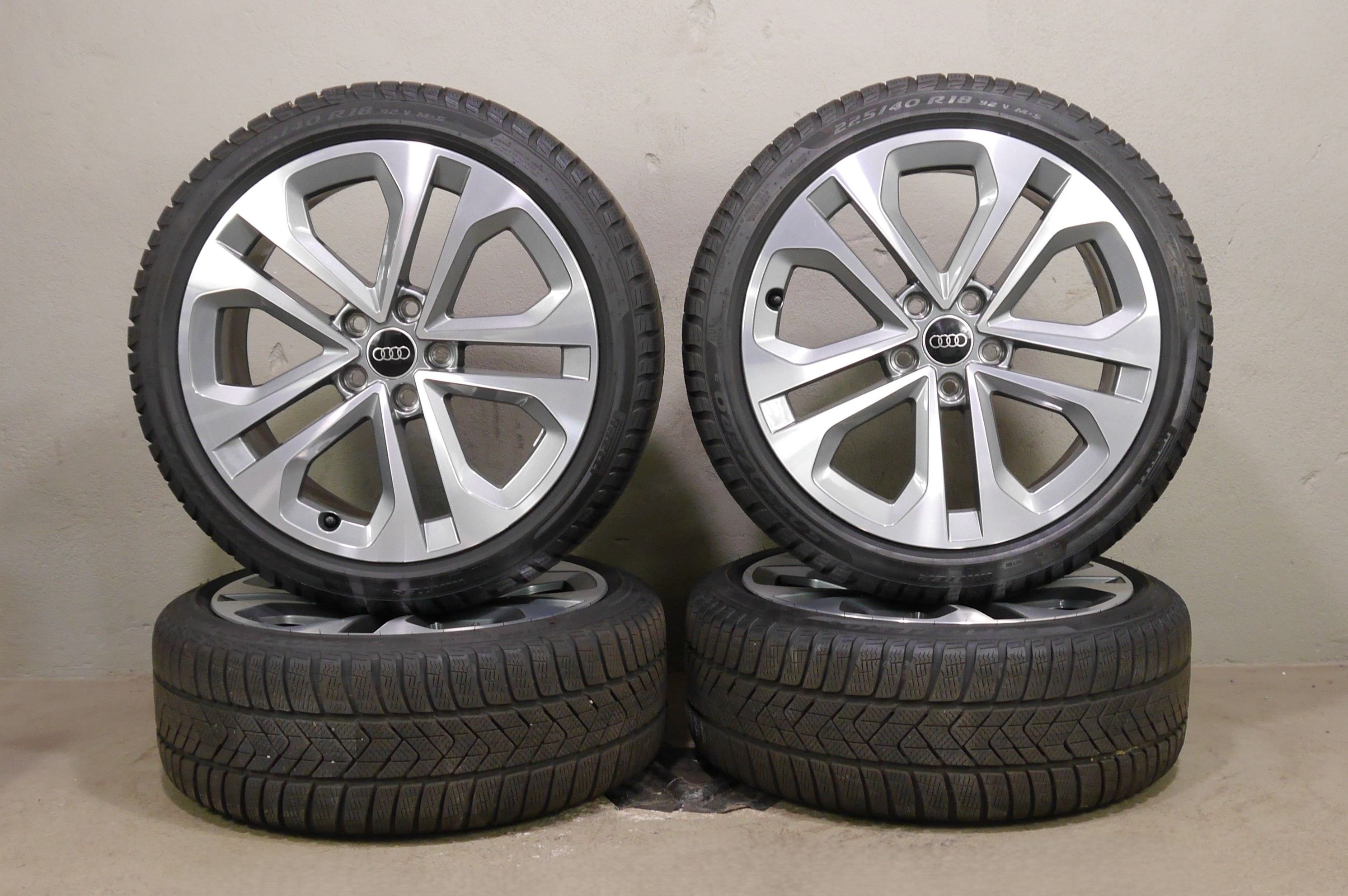Audi A3 (8Y) Aluradsatz – Winter 225/40 R18 92V (AO1) – 8Y0601025CE
