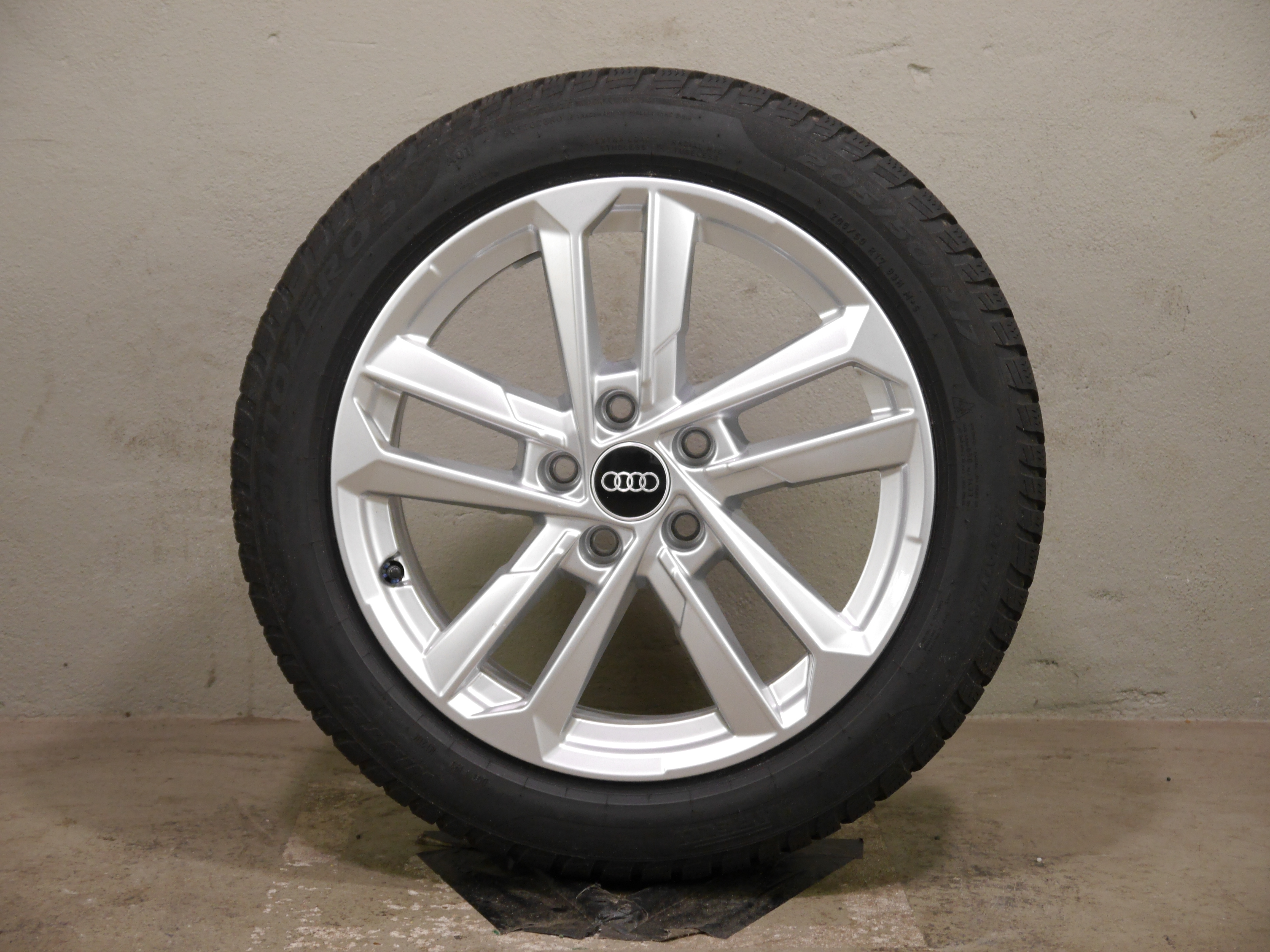 Audi A3 Sportback Aluradsatz – Winter 205/50 R17 93H (AO1) – 8Y0601025L