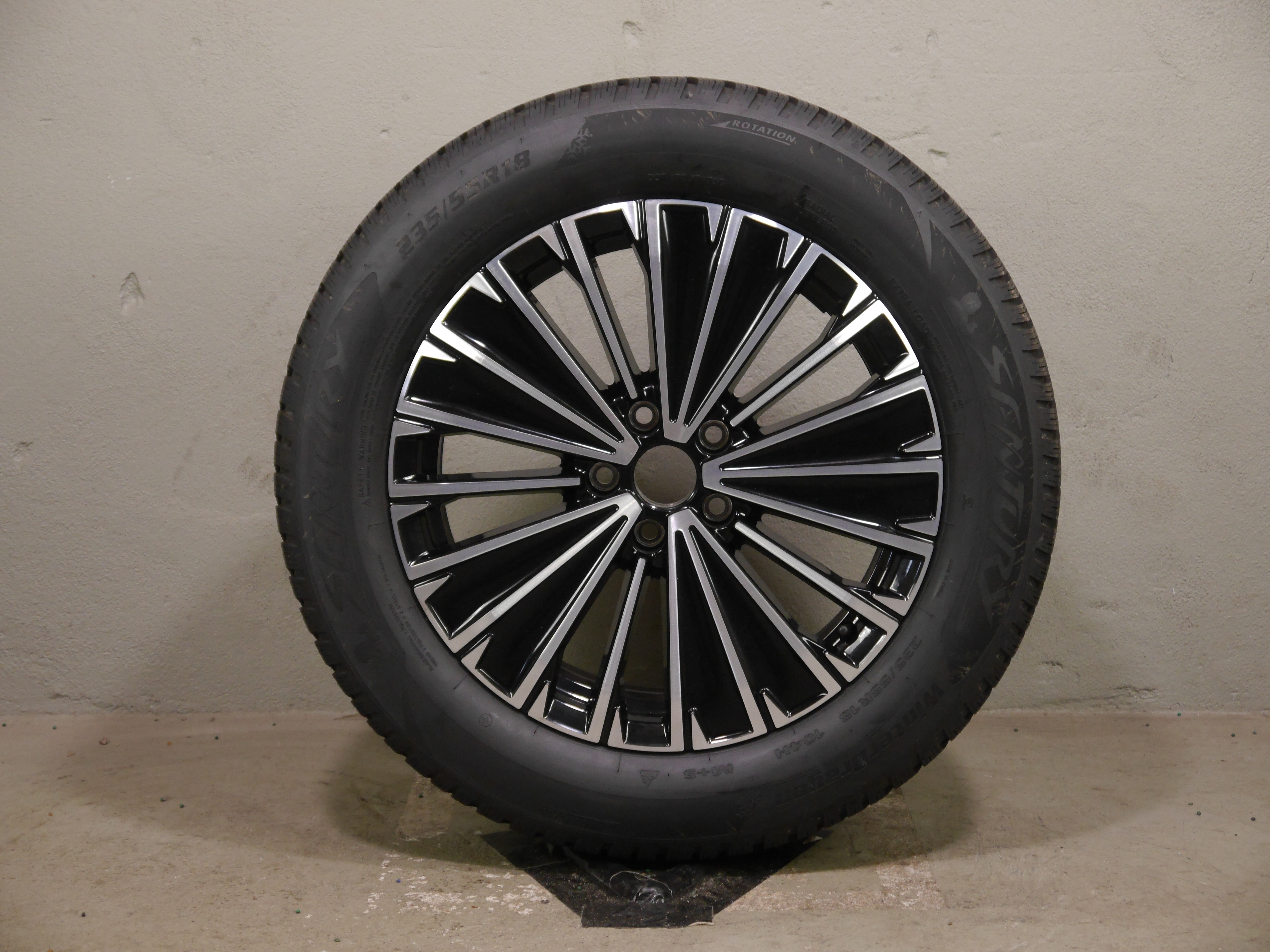 VW Tiguan Aluradsatz – Winter 235/55 R18 104H – 571601025K