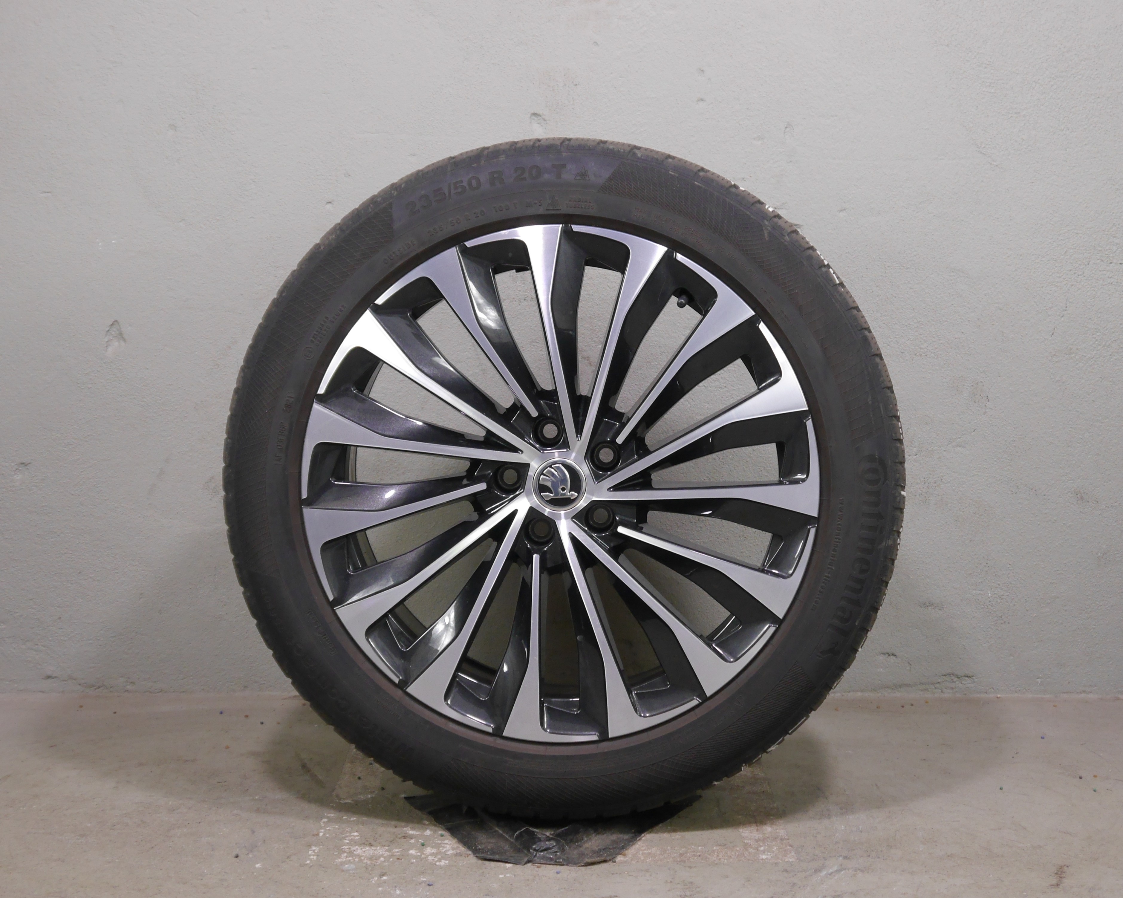 ŠKODA Enyaq Aluradsatz – Winter 235/50 R20 100T  255/45 R20 101T – 5LA601025AR - Conti Seal