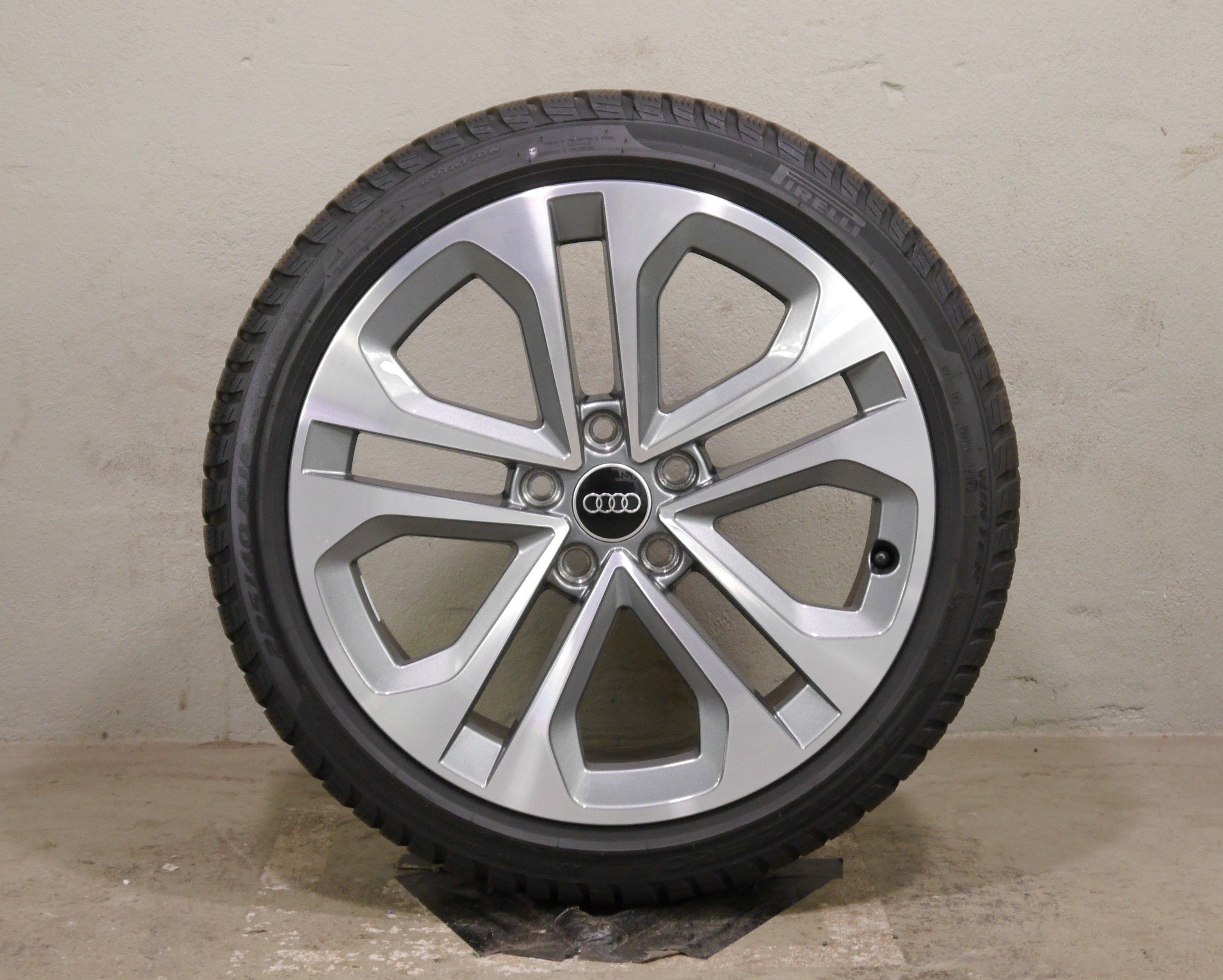 Audi A3 (8Y) Aluradsatz – Winter 225/40 R18 92V (AO1) – 8Y0601025CE