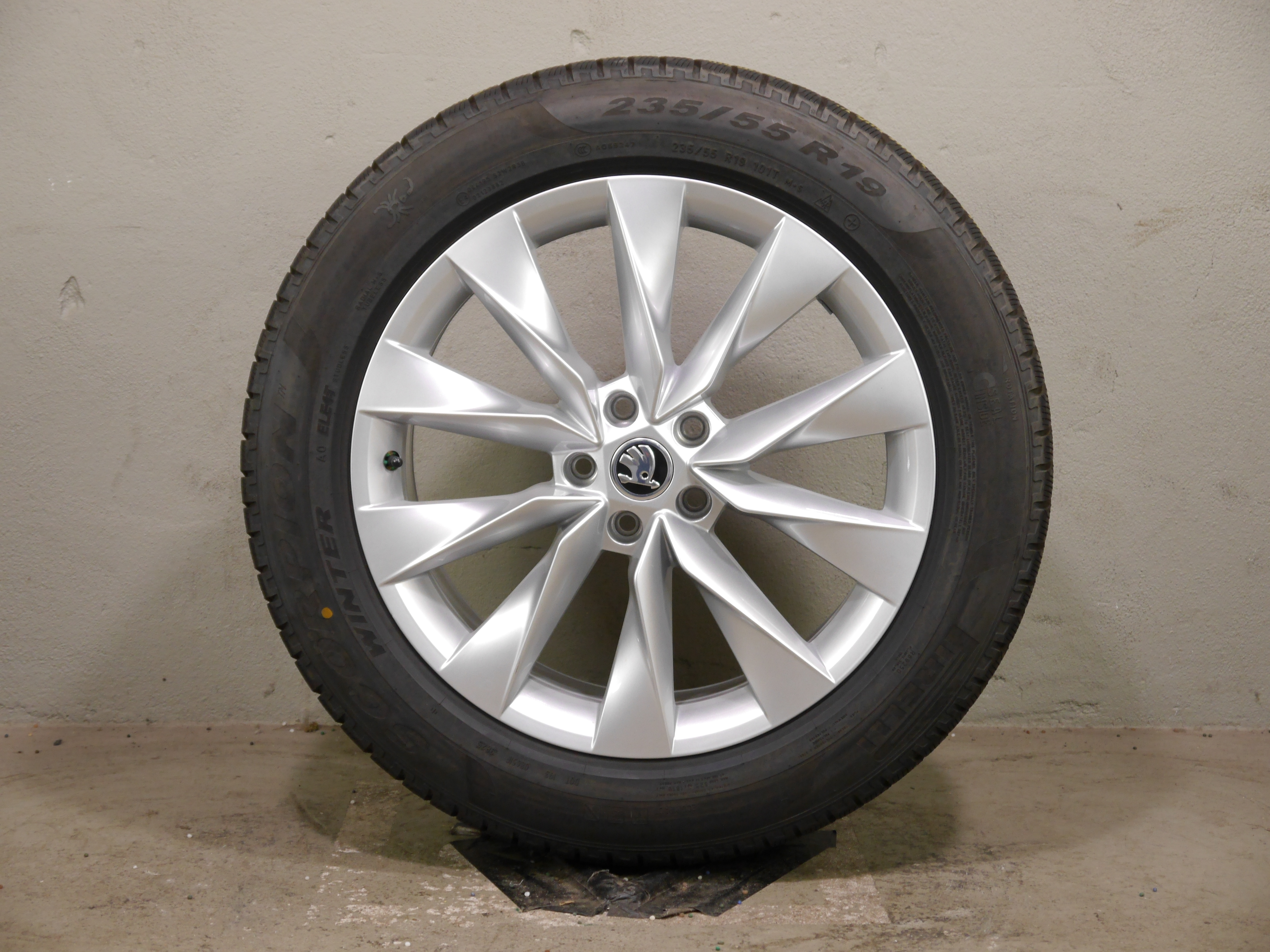 ŠKODA Enyaq Aluradsatz – Winter 235/55 R19 101H   (AO) – 5LA601025AP