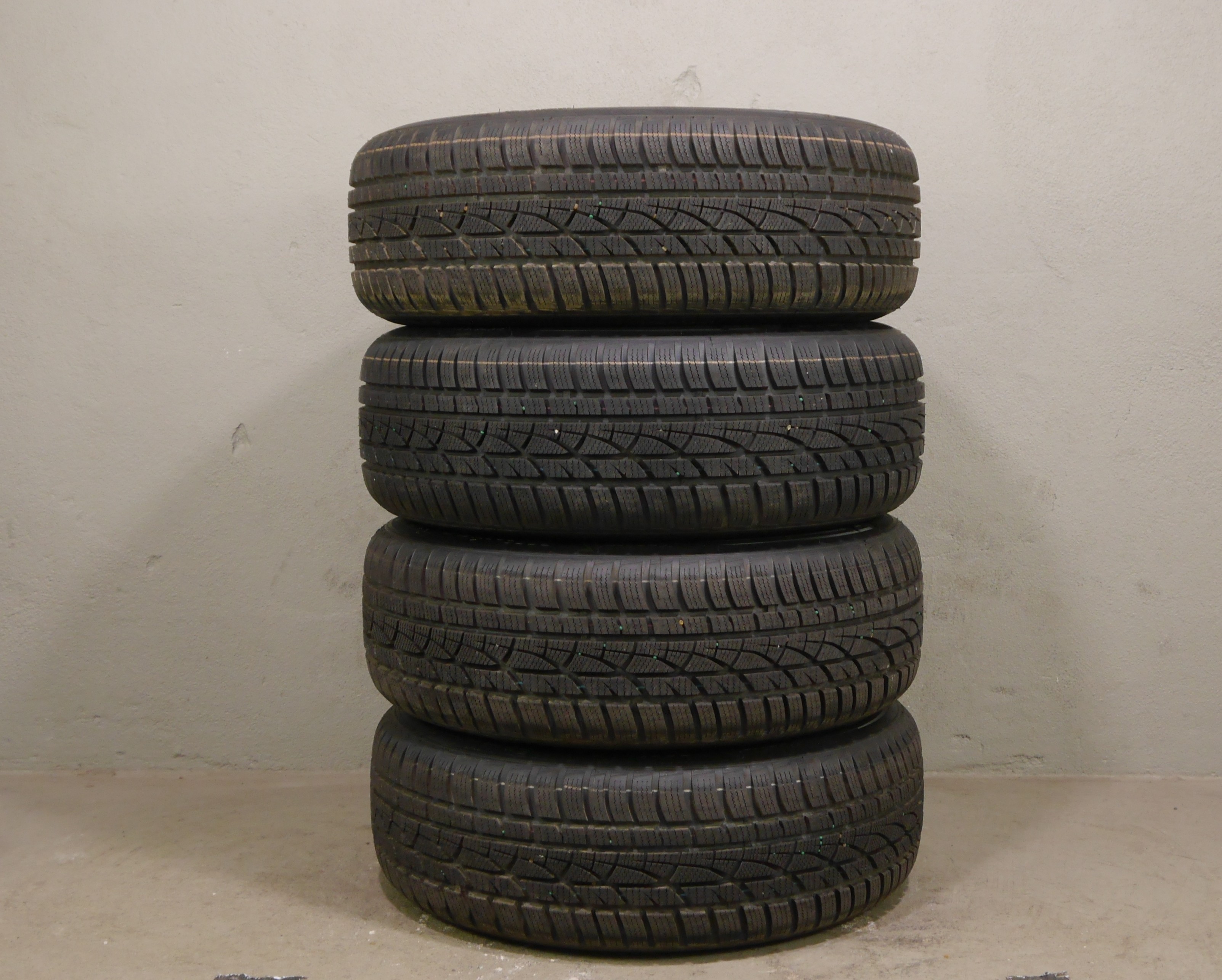 Audi A4 Avant Aluradsatz – Winter 205/60 R16 92H – 8W0601025-