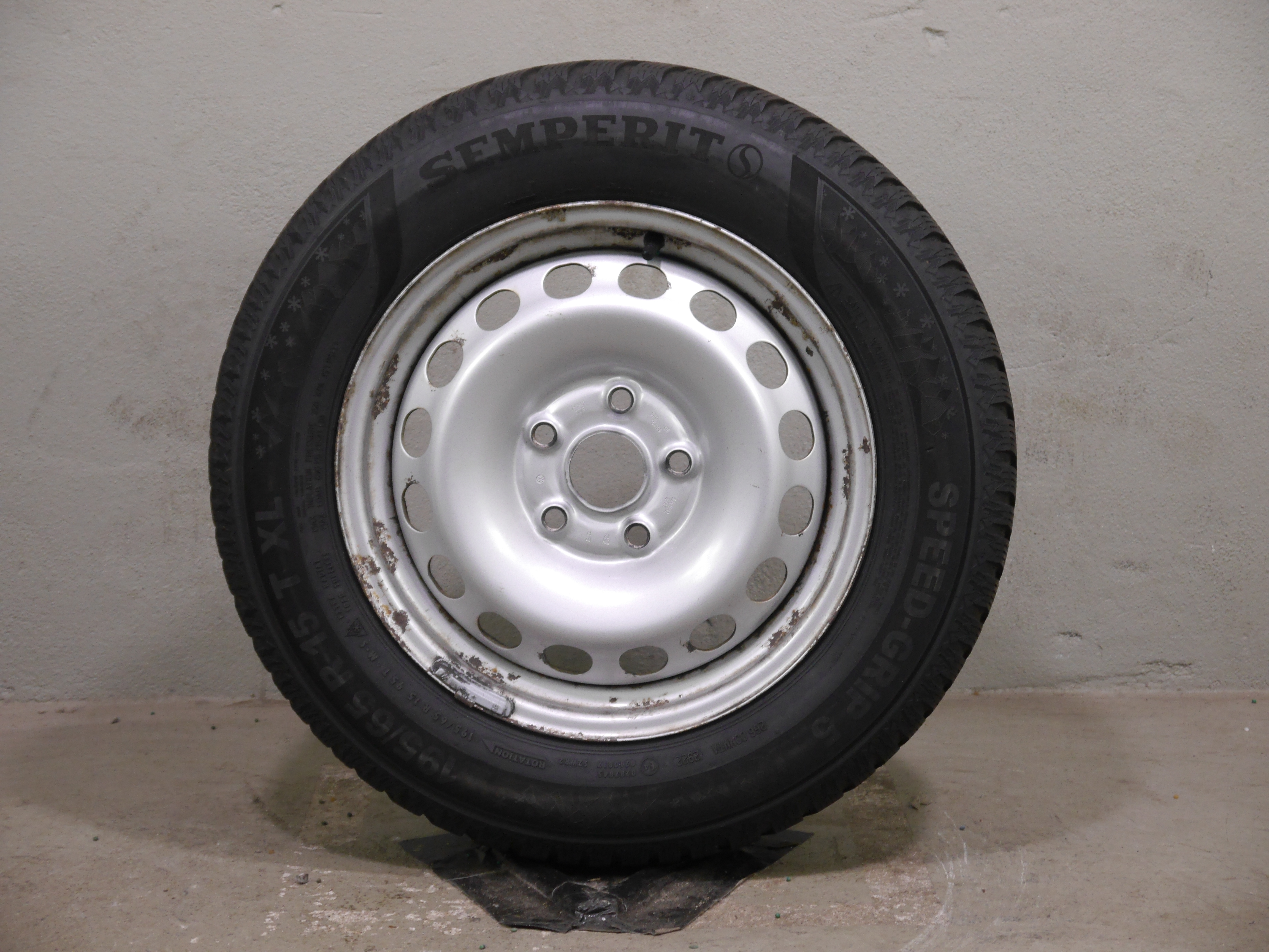 Volkswagen Caddy 2K Stahlradsatz – Winter 195/65 R15 95T – 2K0601027B