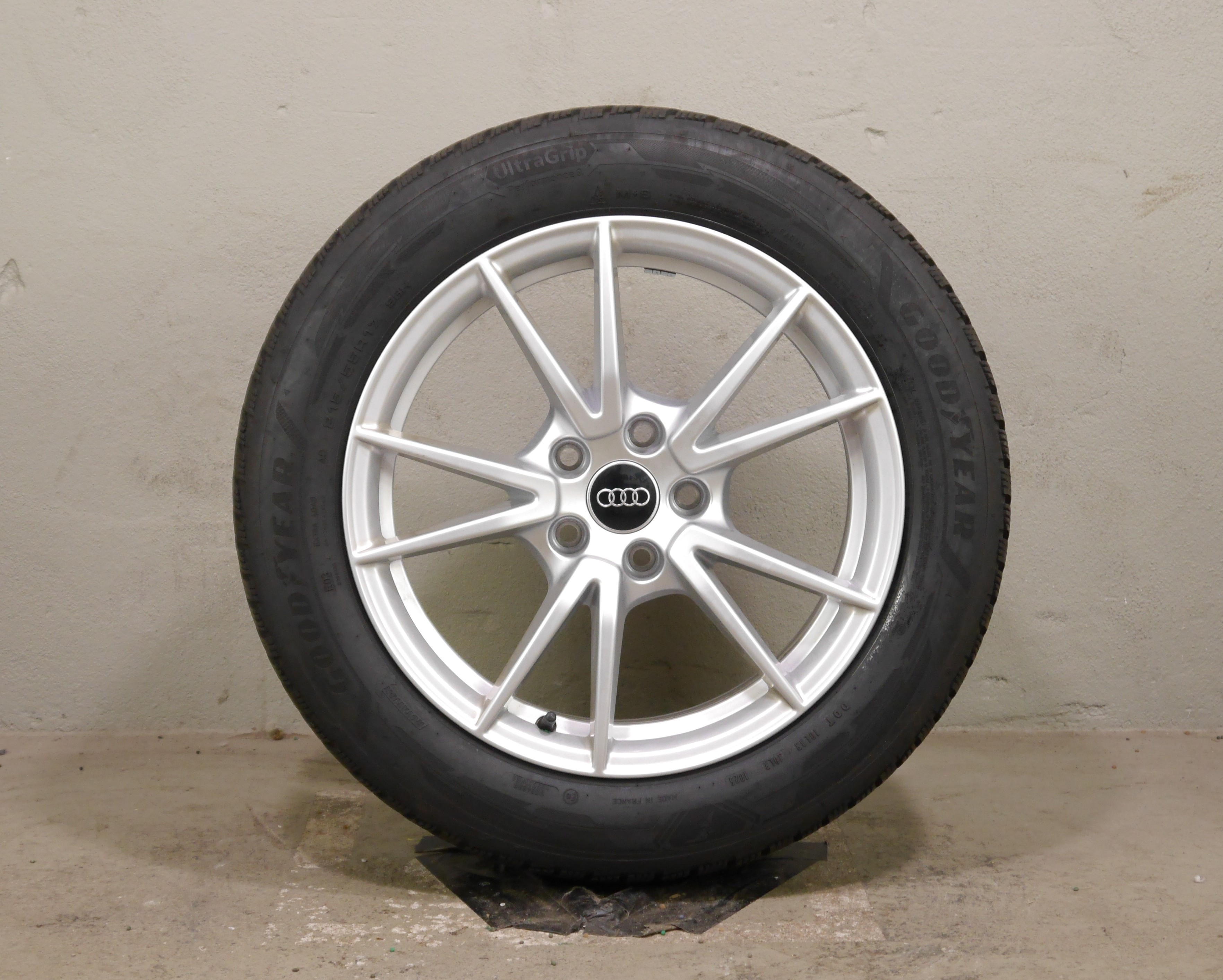 Audi A5 Avant (FU) Aluradsatz – Winter 215/55 R17 98H (AO) – 8B3601025A