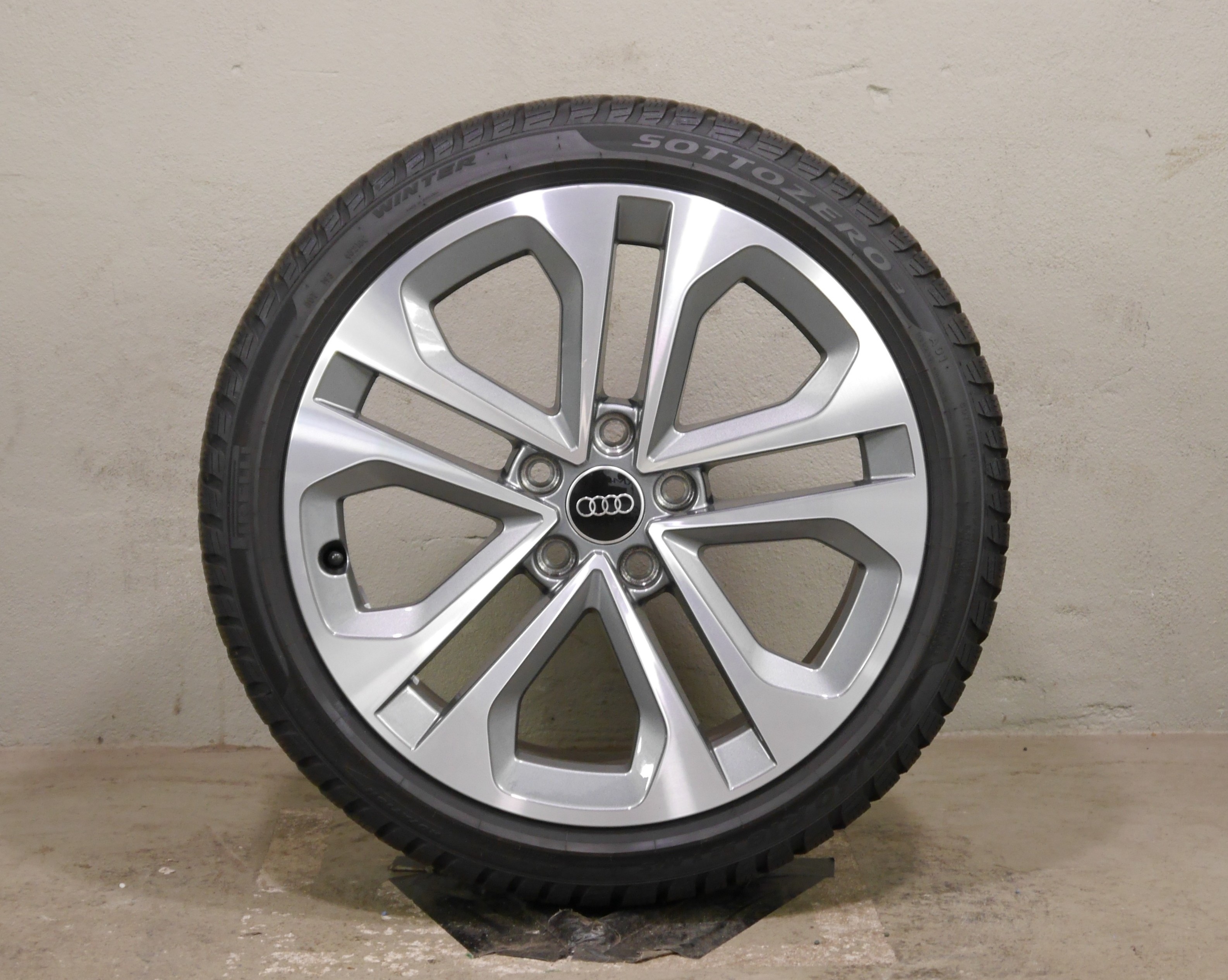 Audi A3 (8Y) Aluradsatz – Winter 225/40 R18 92V (AO1) – 8Y0601025CE