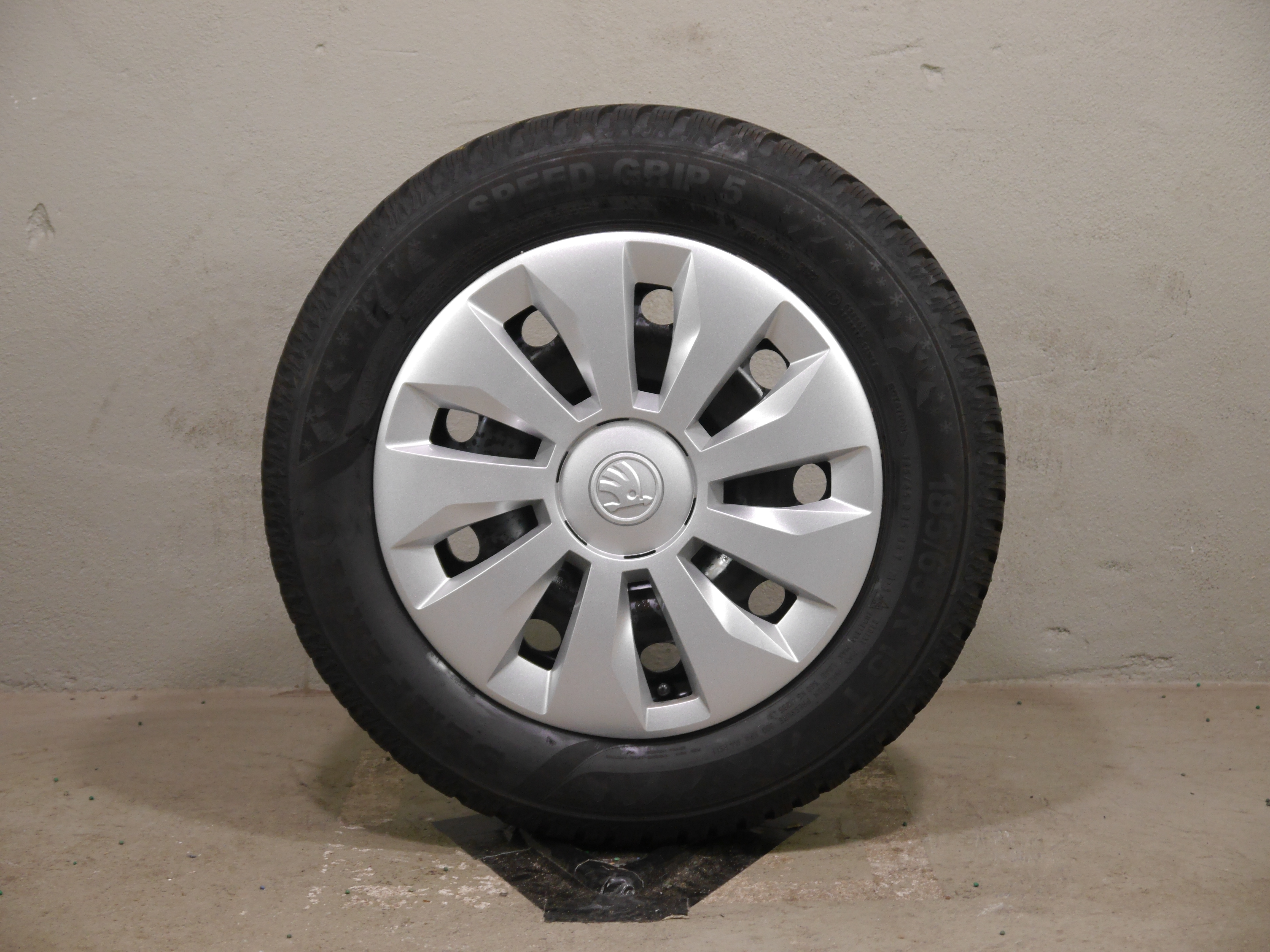 ŠKODA Fabia Stahlradsatz – Winter 185/65 R15 88T (AO) – 2Q0601027AG/AH
