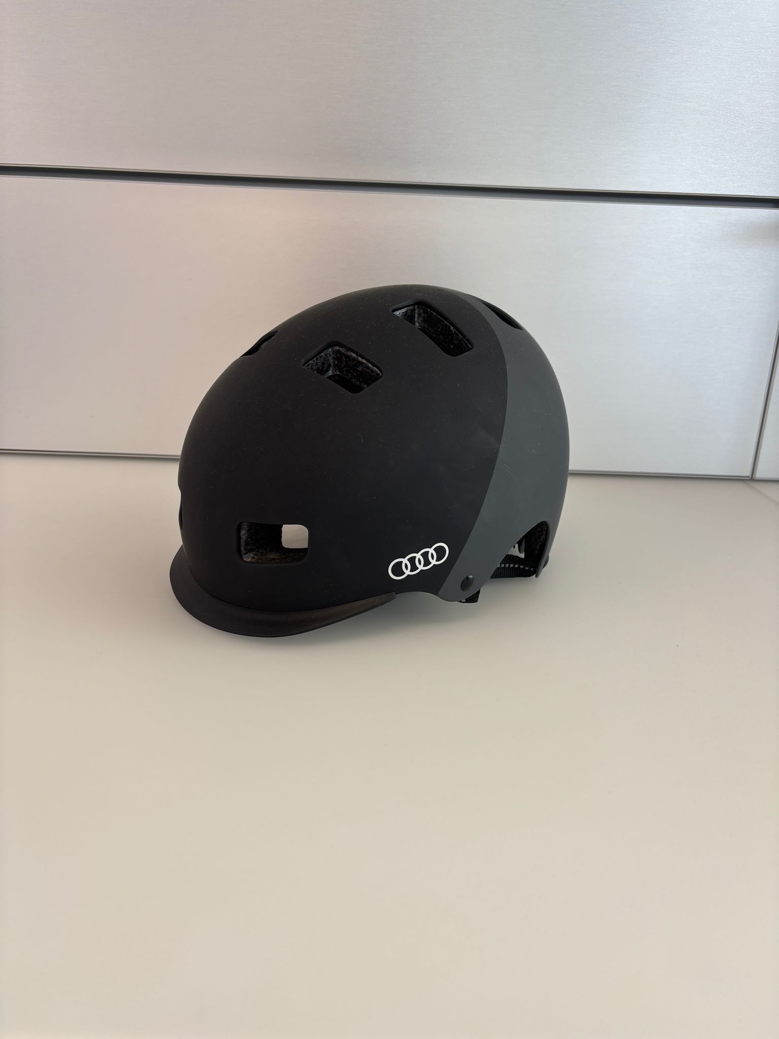 Audi Helm für E-Scooter und Fahrrad schwarz Design, Größe M