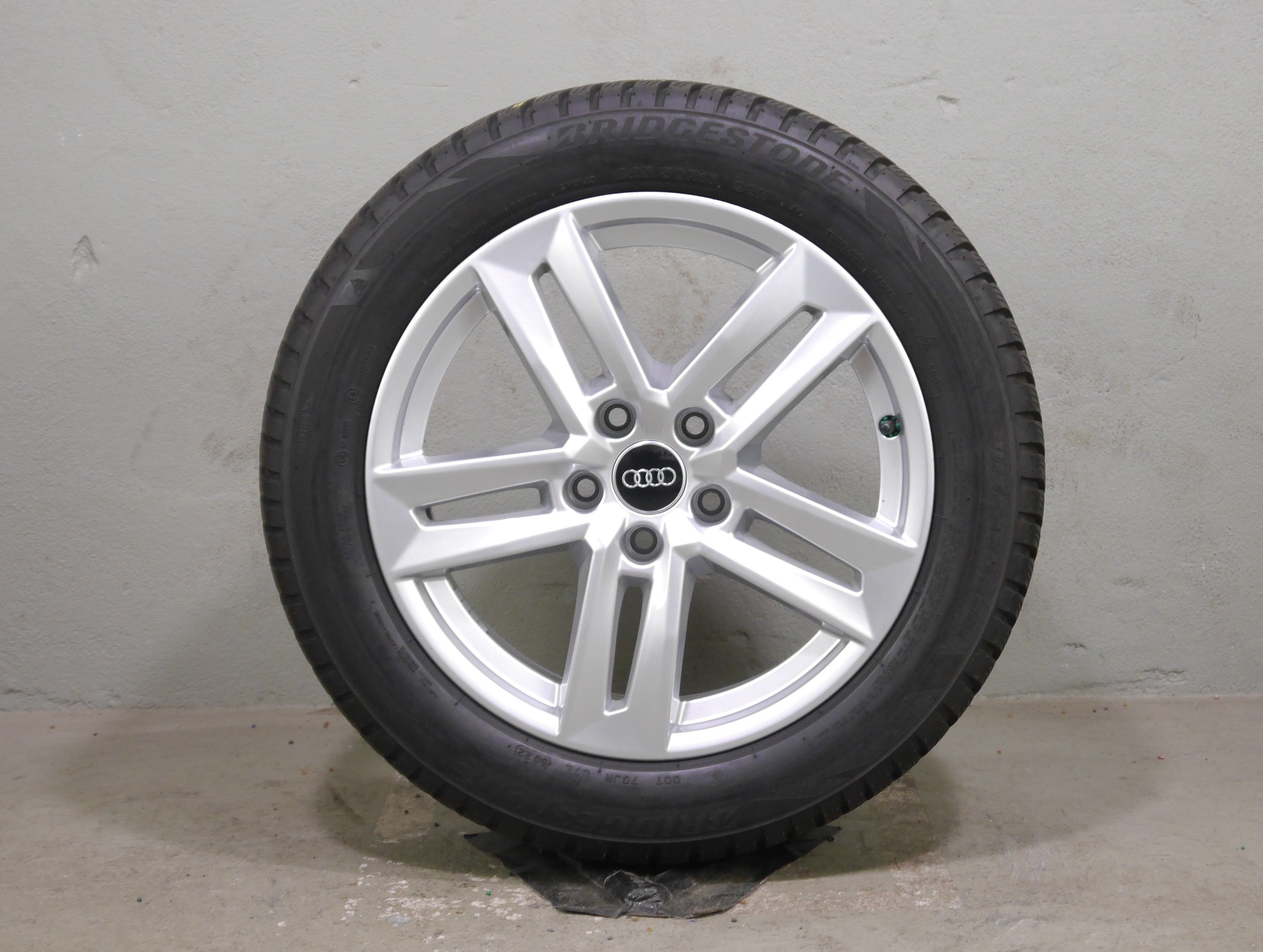 Audi A4 Limousine Aluradsatz – Winter 225/50 R17 98H (AO) – 8W0601025P