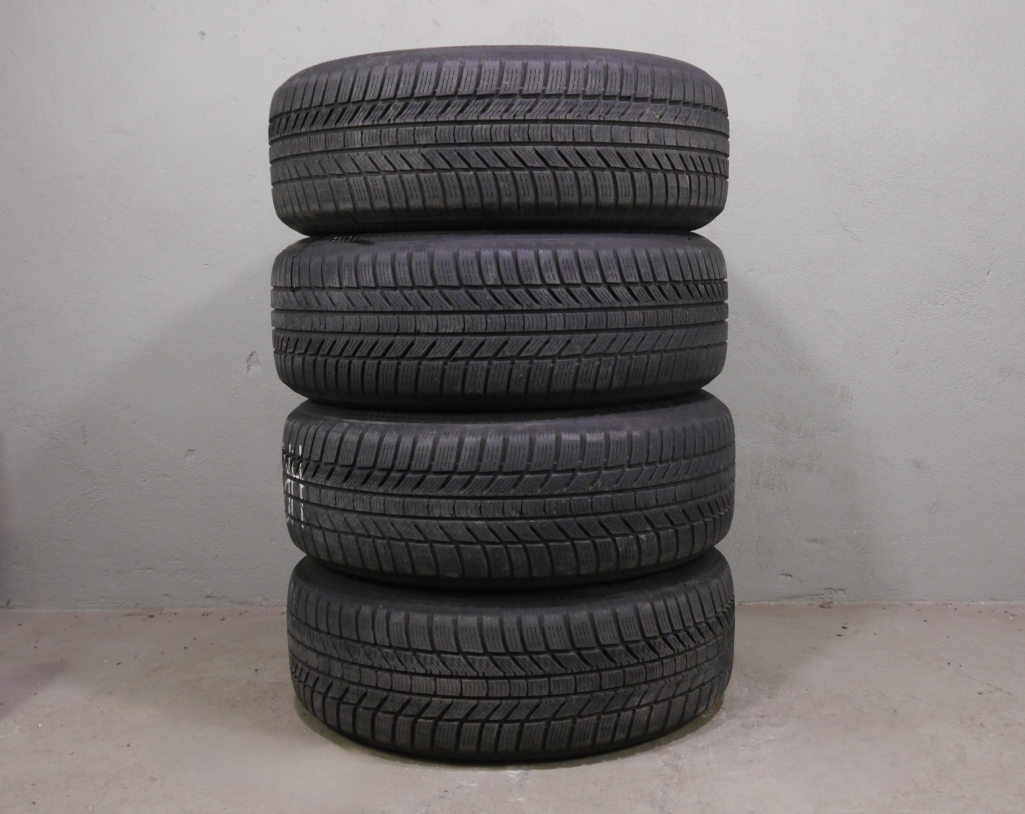 Audi A6 Aluradsatz – Winter 225/60 R17 99H (AO) – 4K0601025-