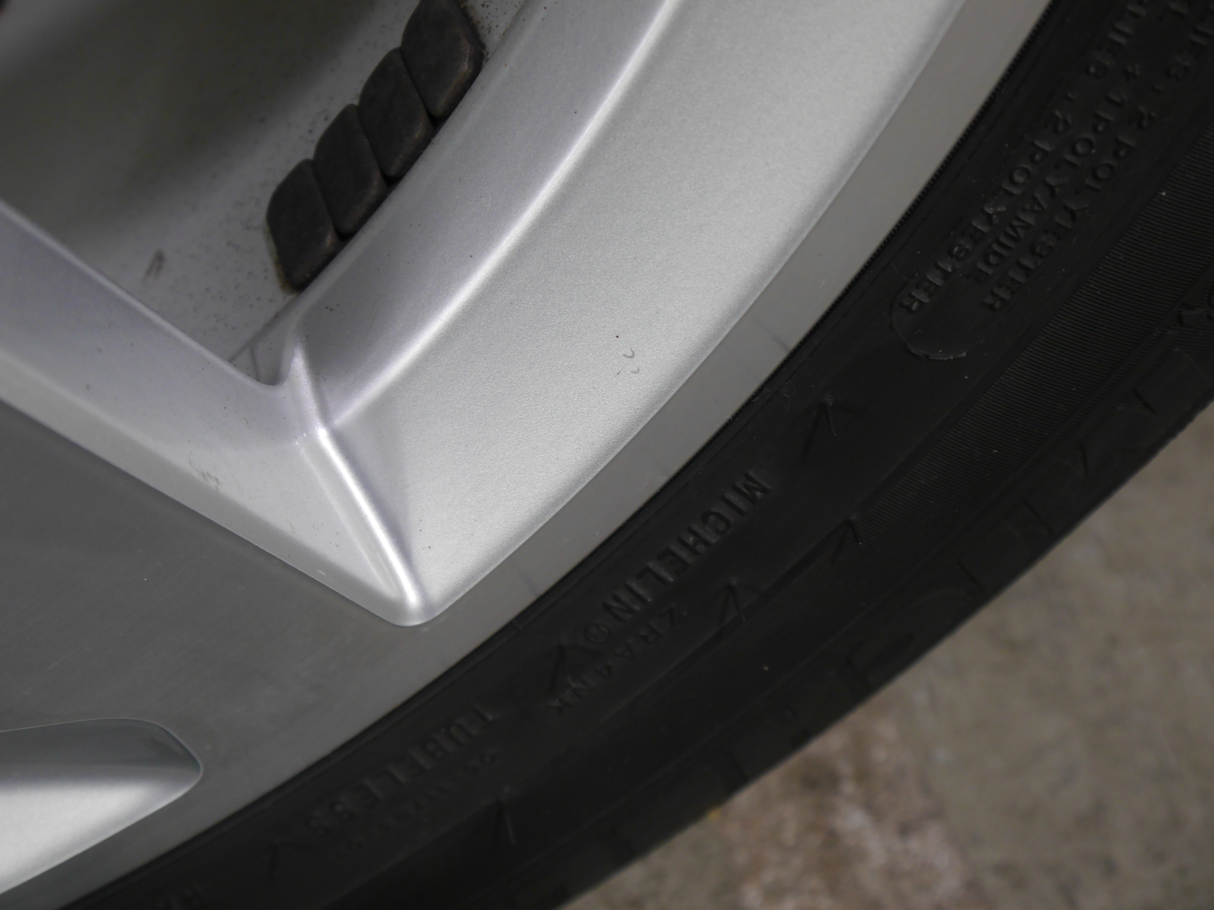 Audi Q5 Aluradsatz – Sommer 235/55 R19 101W (AO) – 80A601025J
