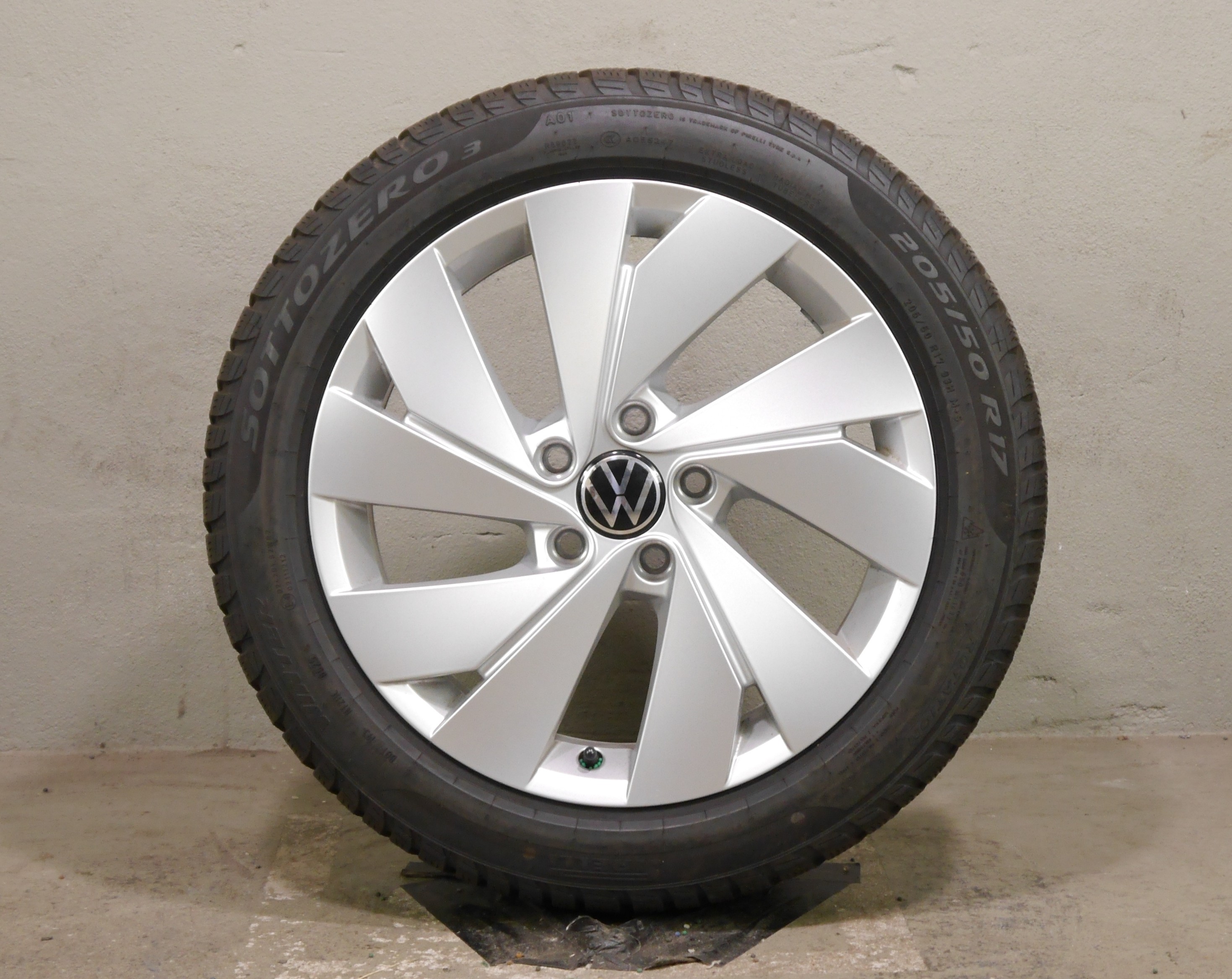 VW Golf (CD) Aluradsatz – Winter 205/50 R17 93H – 5H0601025B