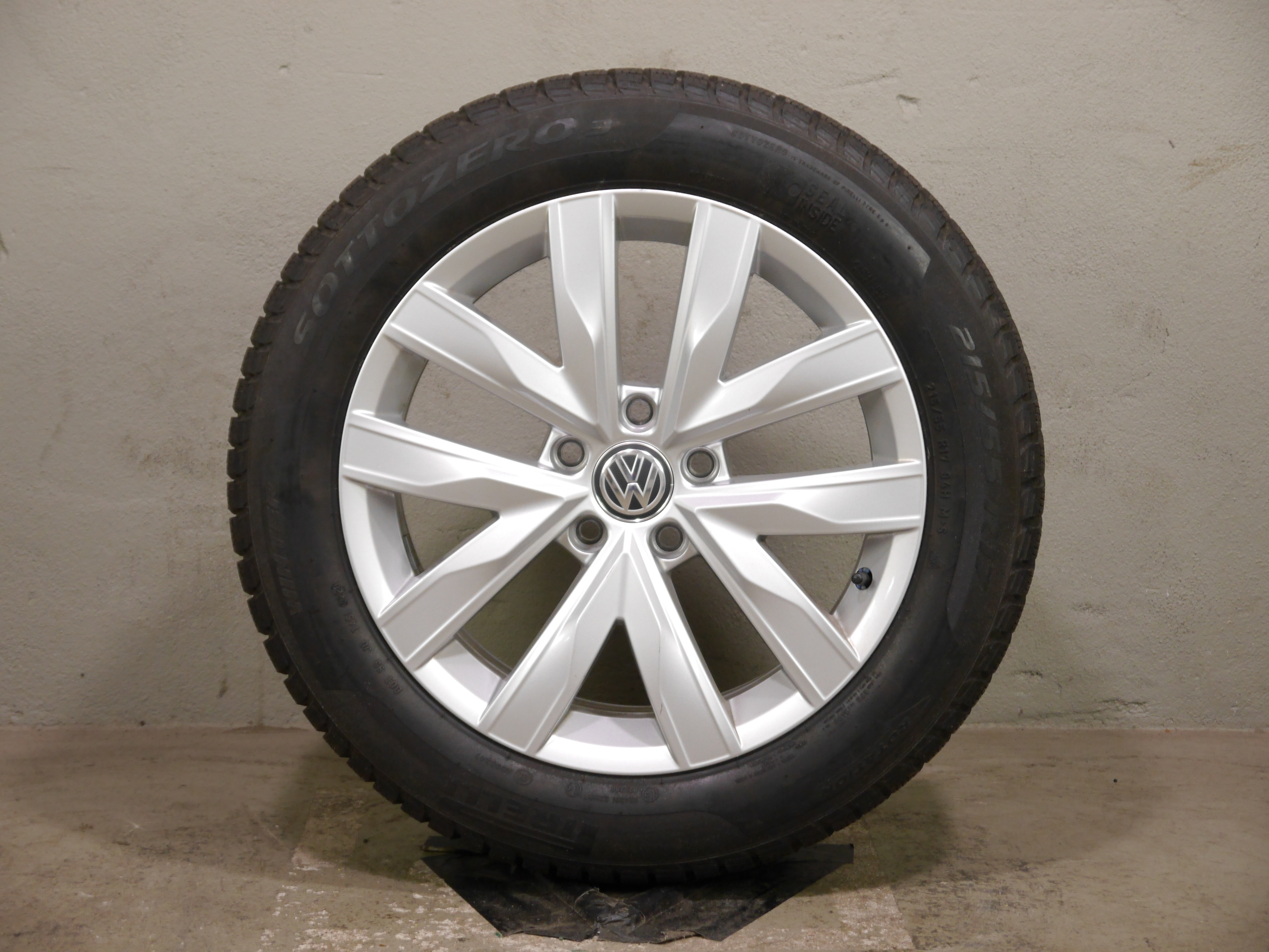 VW Arteon Shooting (3H) Alurad – Winter 215/55 R17 94H – 3G8601025