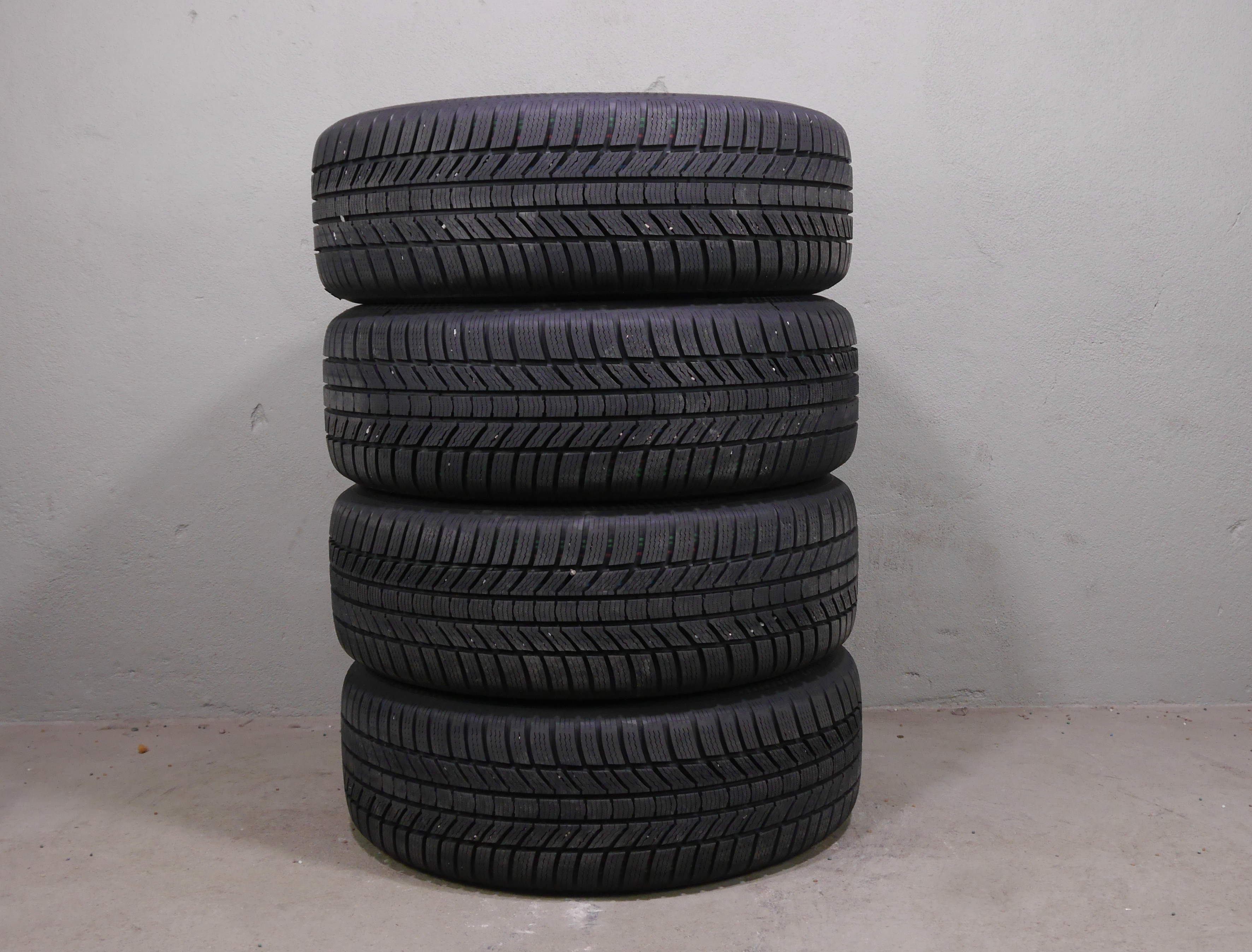 Audi A4 Allroad Aluradsatz – Winter 225/55 R17 97H – 8W9601025D
