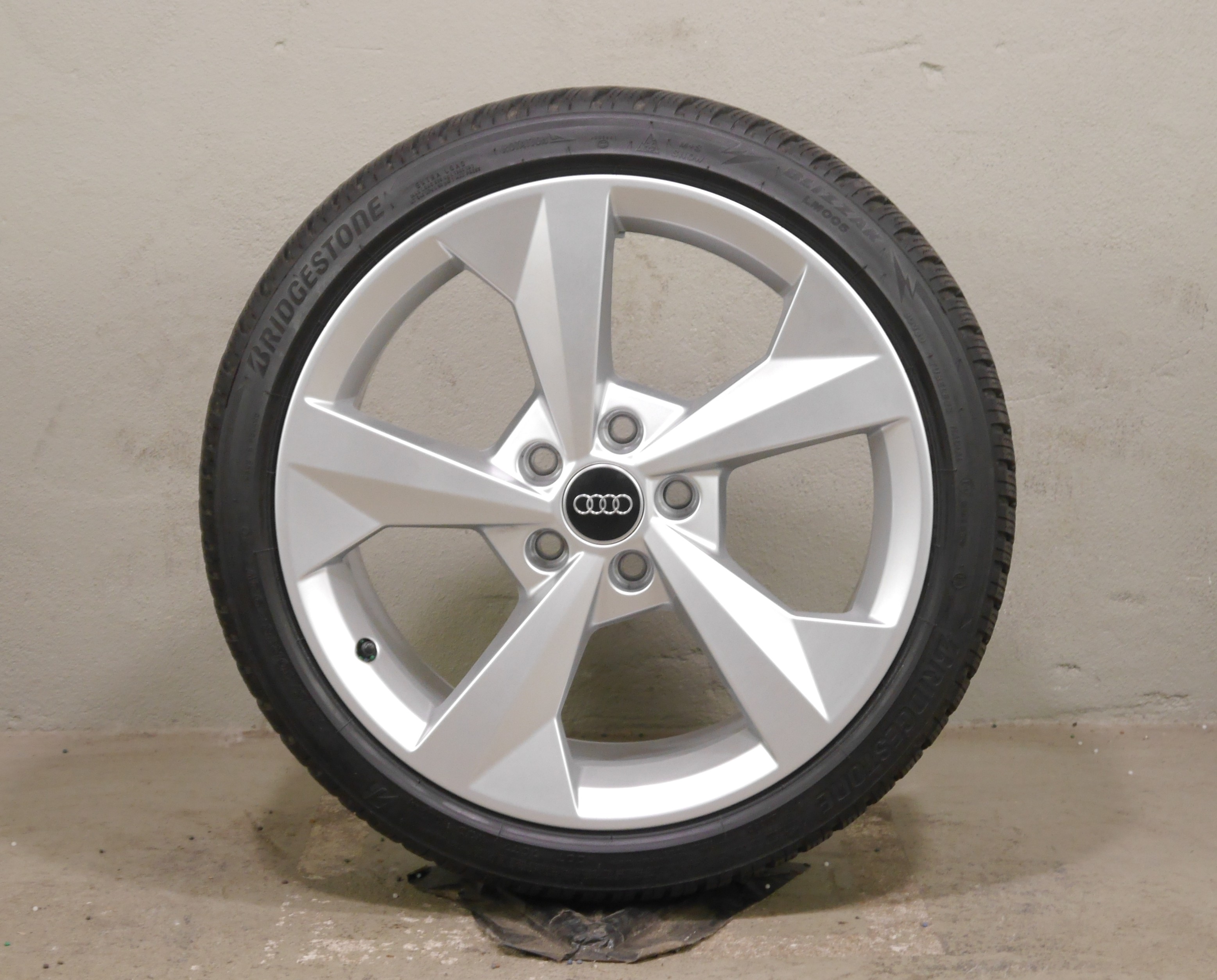 Audi A3/S3 Limousine Aluradsatz– Winter 225/40 R18 92V (AO) – 8Y0601025CP