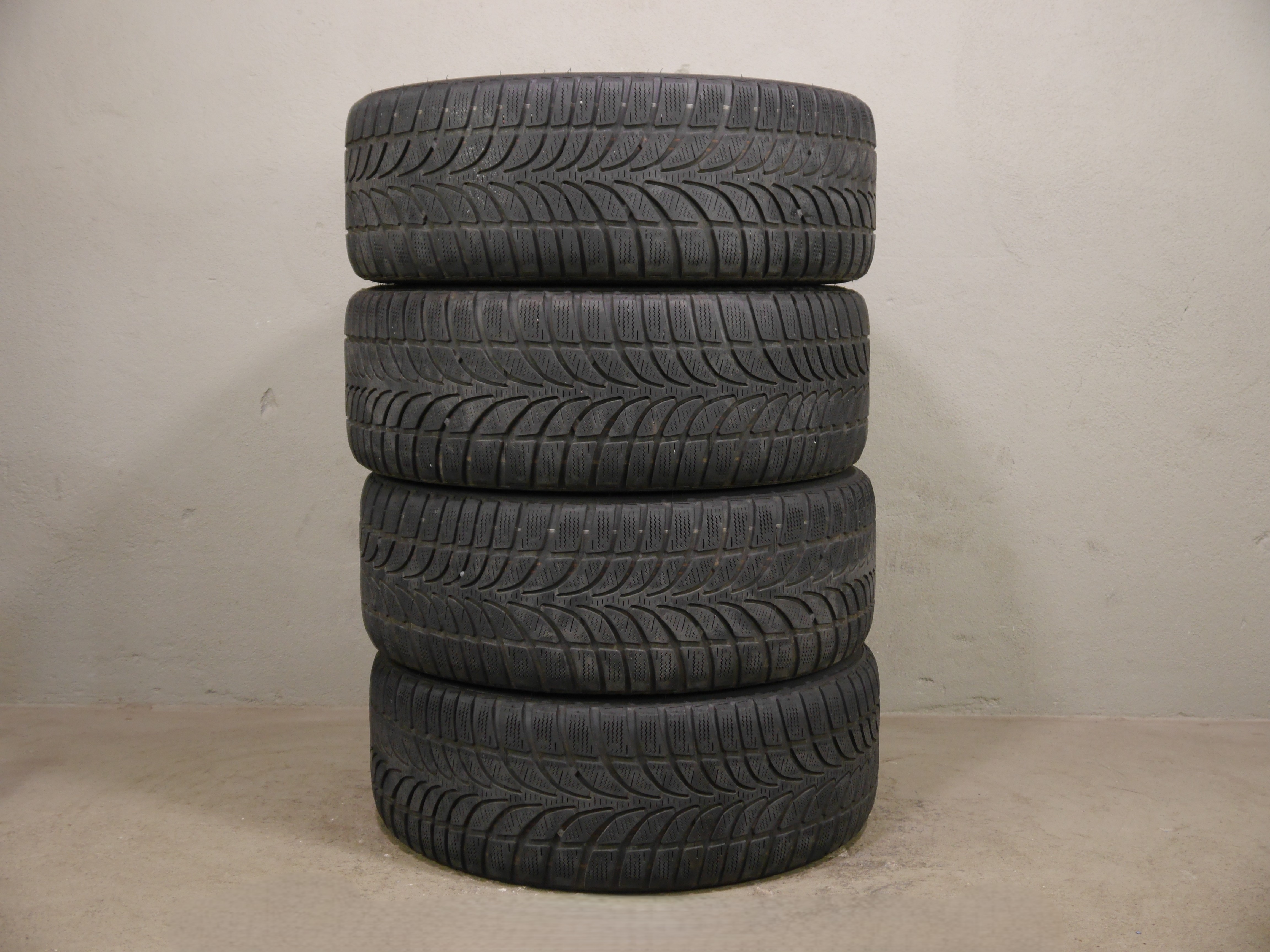 Audi A4 Aluradsatz – Winter 225/45 R18 95H – 8W0601025ED