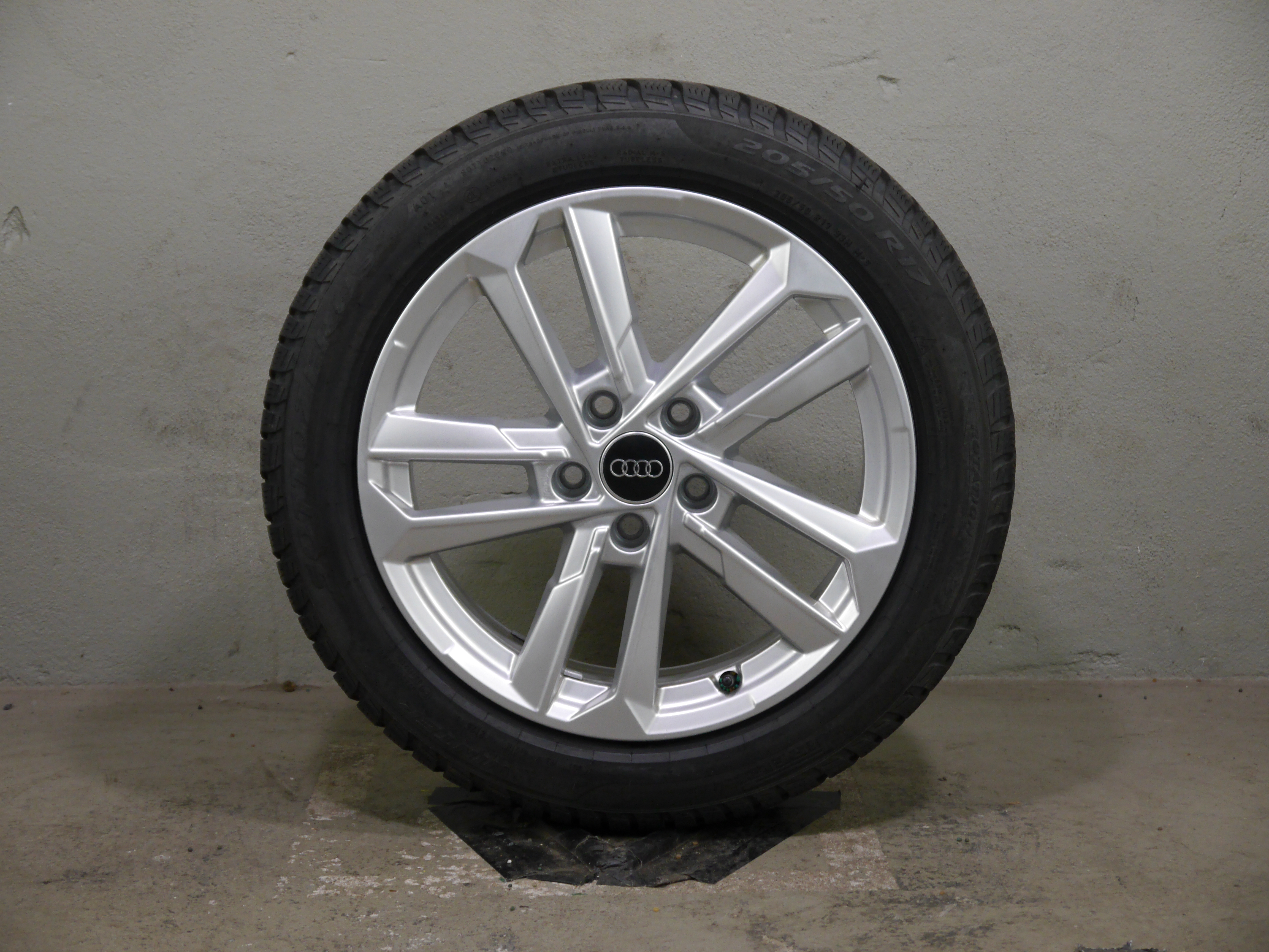 Audi A3 Limousine (8Y) Aluradsatz – Winter 205/50 R17 93H (AO1) – 8Y0601025L