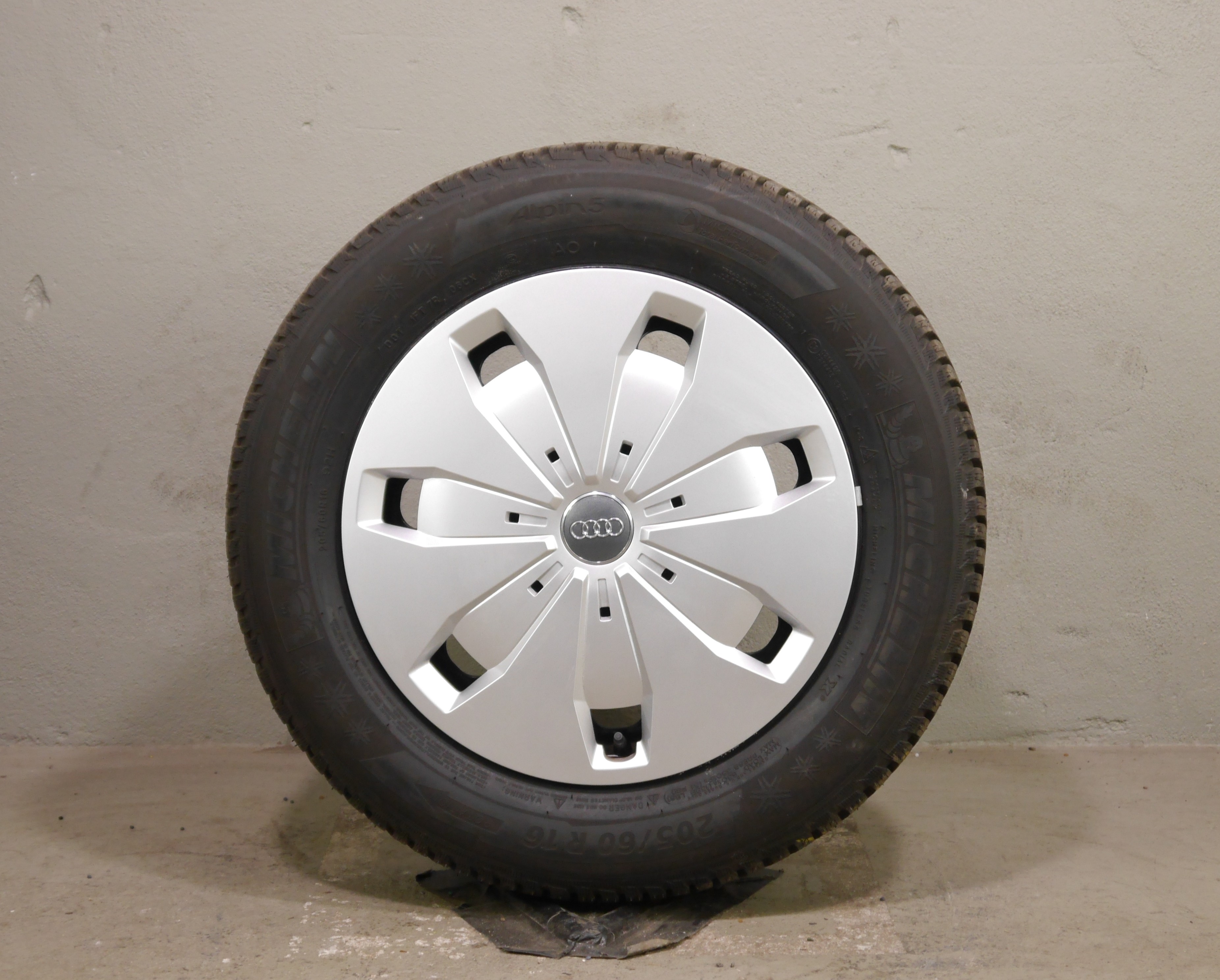 Audi Q2 Stahlradsatz – Winter 205/60 R16 92H (AO) – 5Q0601027CJ