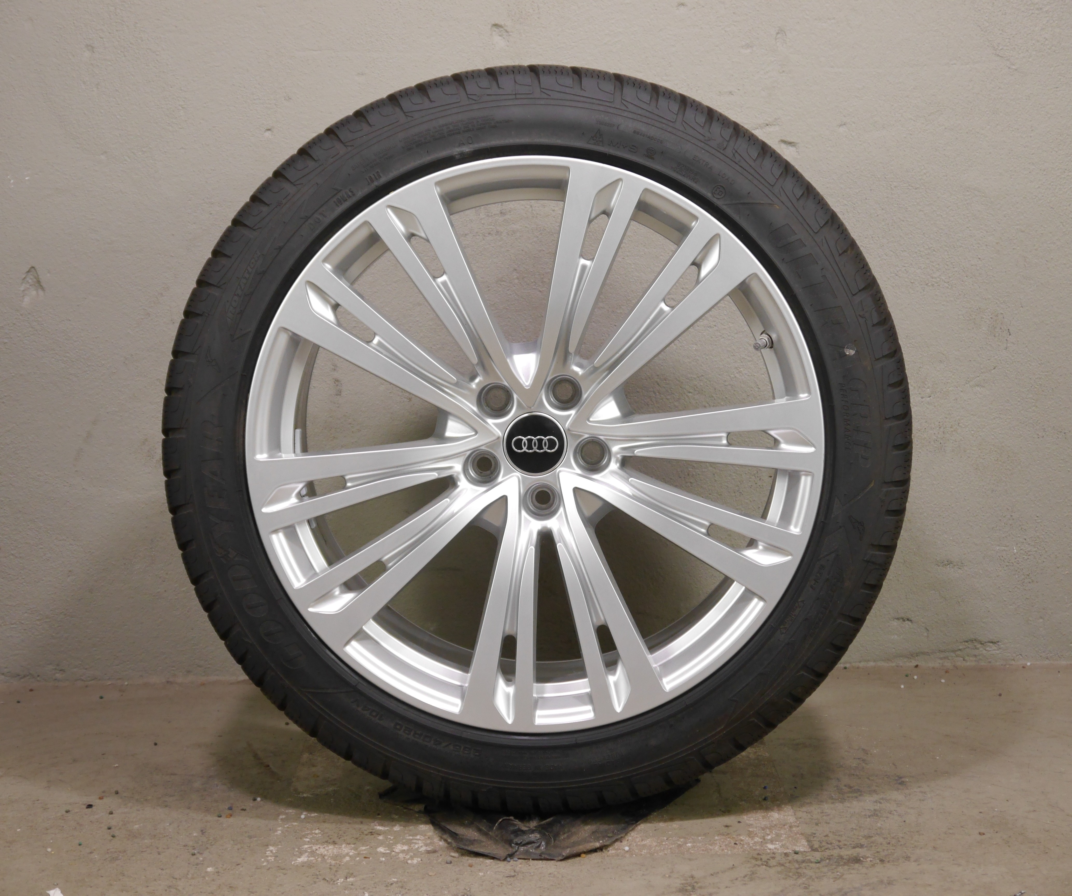 Audi S8 Aluradsatz – Winter 265/40 R20 104V – 4N0601025Q mit RDKS