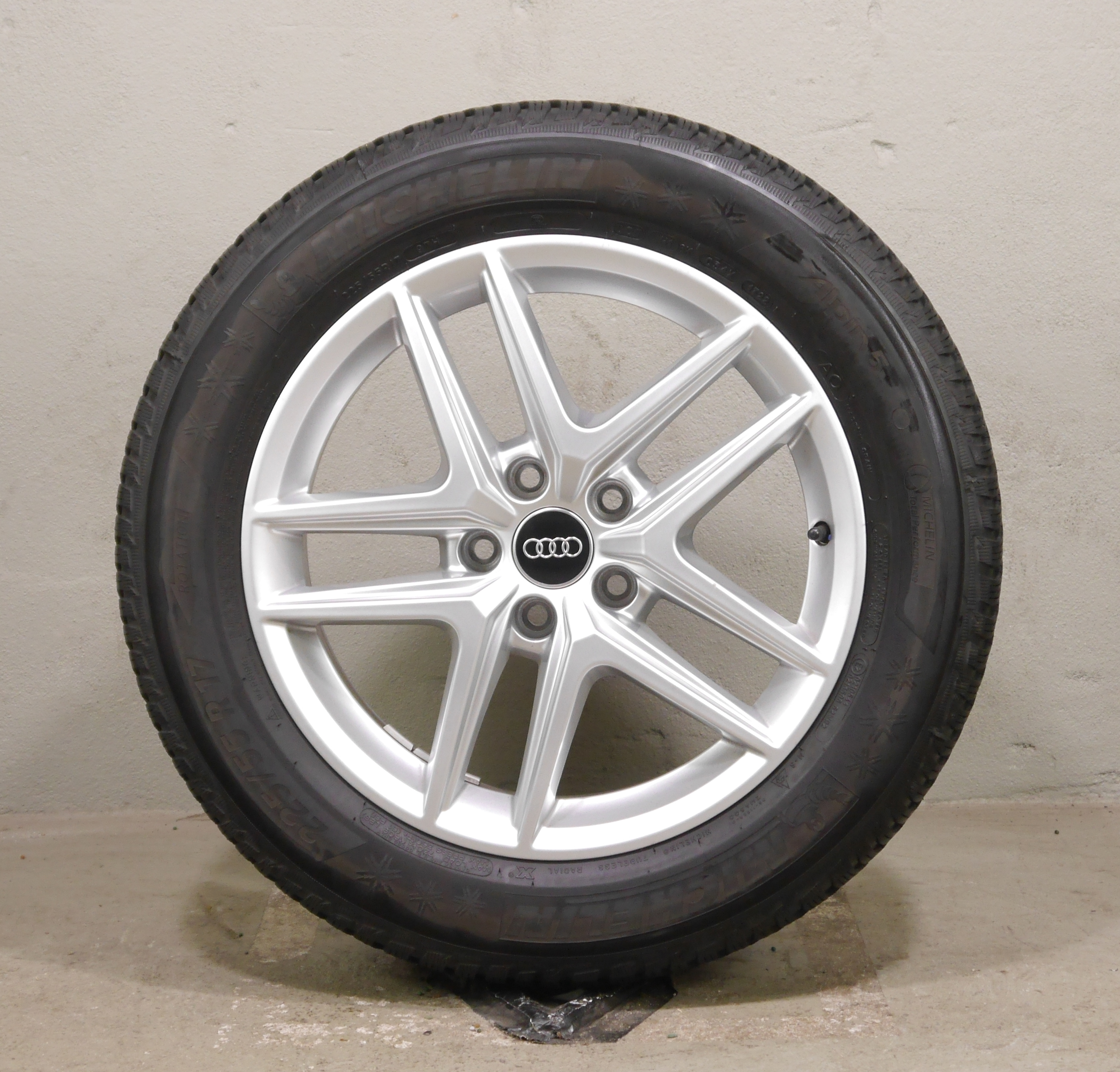Audi A4 Allroad Aluradsatz – Winter 225/55 R17 97H – 8W9601025D