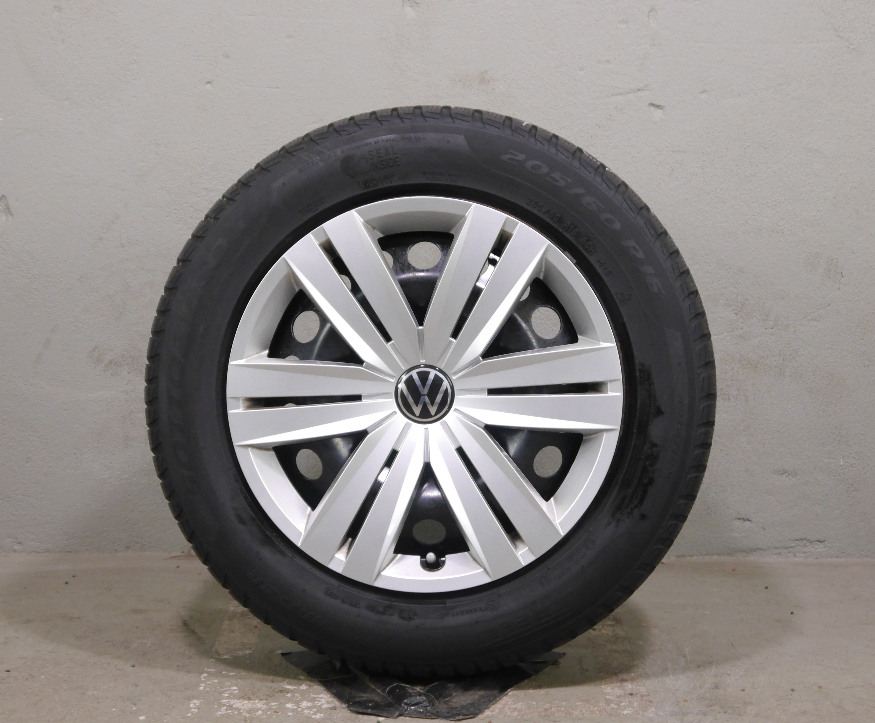 VW Touran 5T Stahlradsatz  Winter  205/60 R16 96H  5QA601027C/D