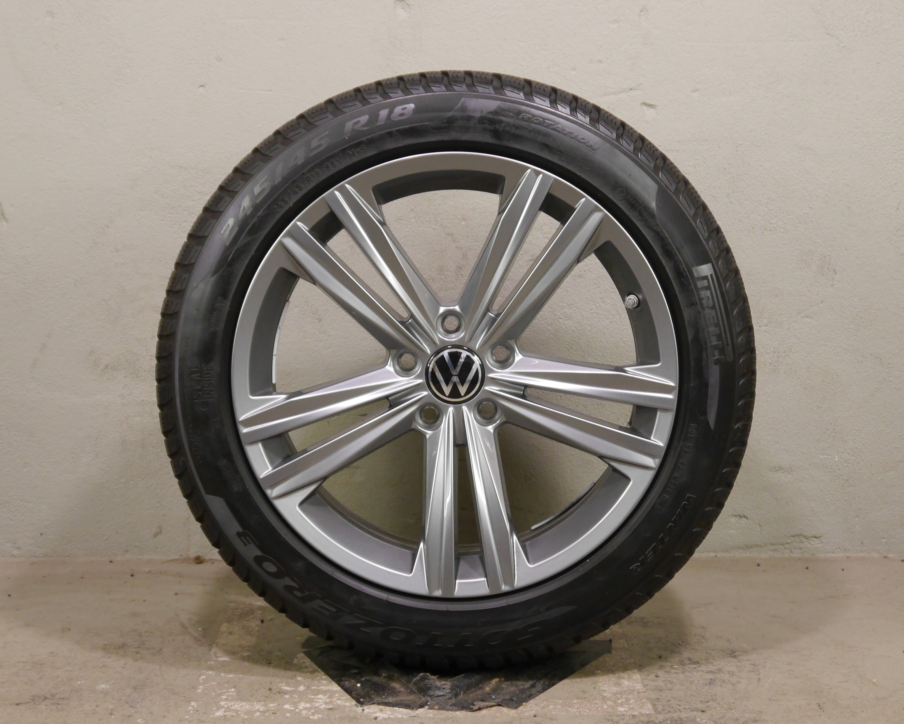 VW Arteon (3H) Alurad – Winter 245/45 R18 96V – 3G8601025N RDKS