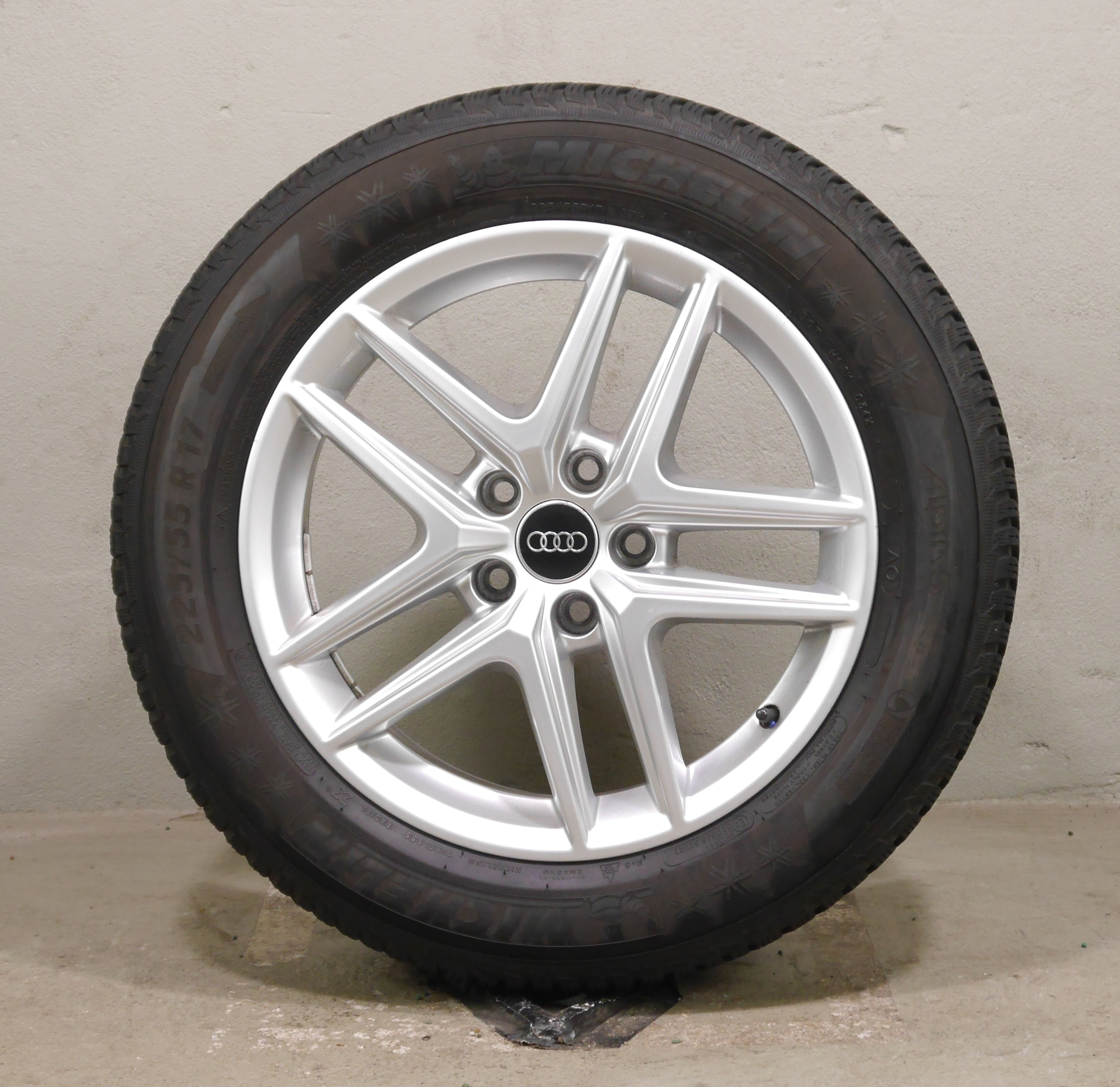 Audi A4 Allroad Aluradsatz – Winter 225/55 R17 97H – 8W9601025D
