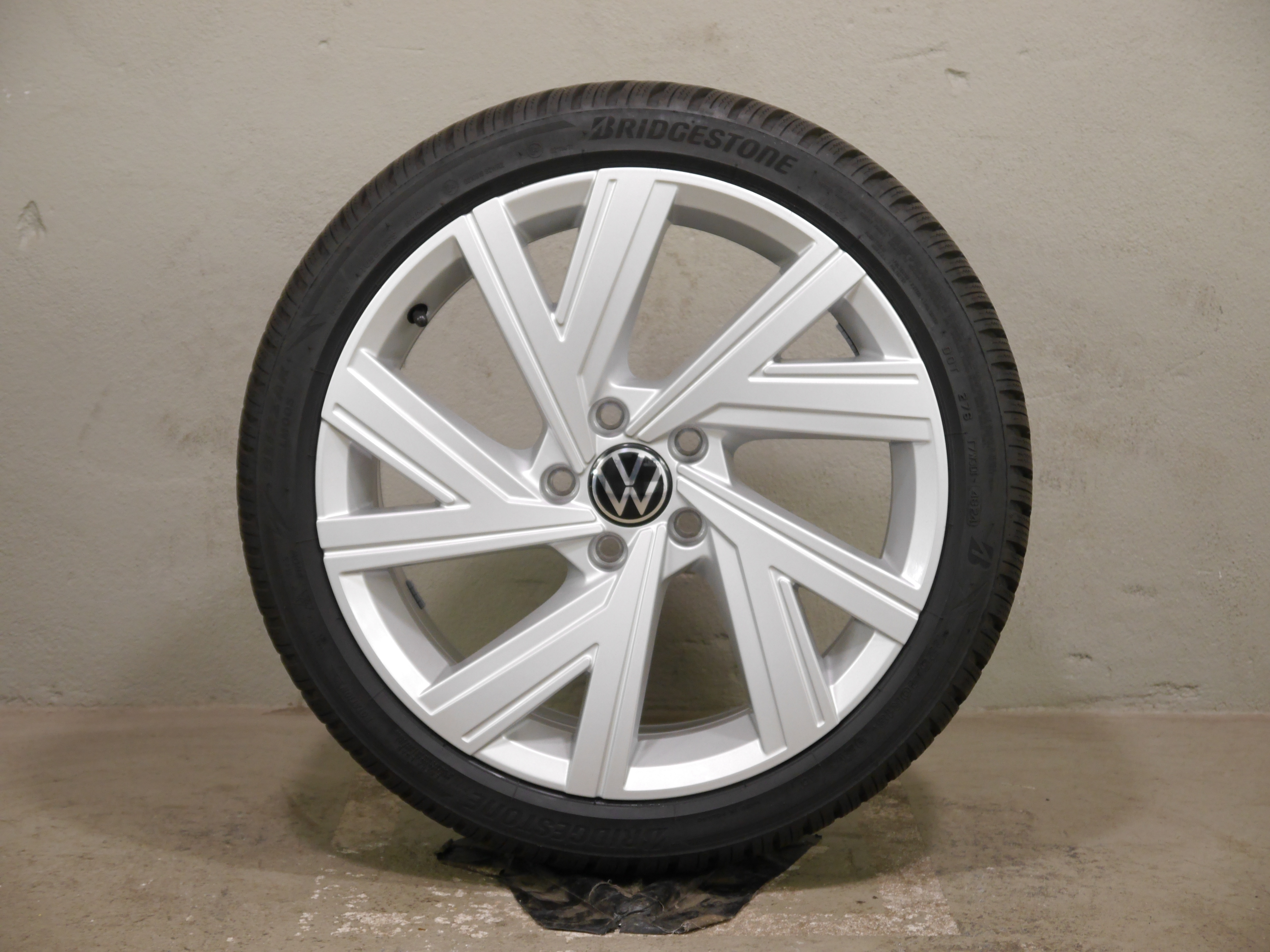 VW Golf Aluradsatz – Winter 225/40 R18 92V – 5H0601025M