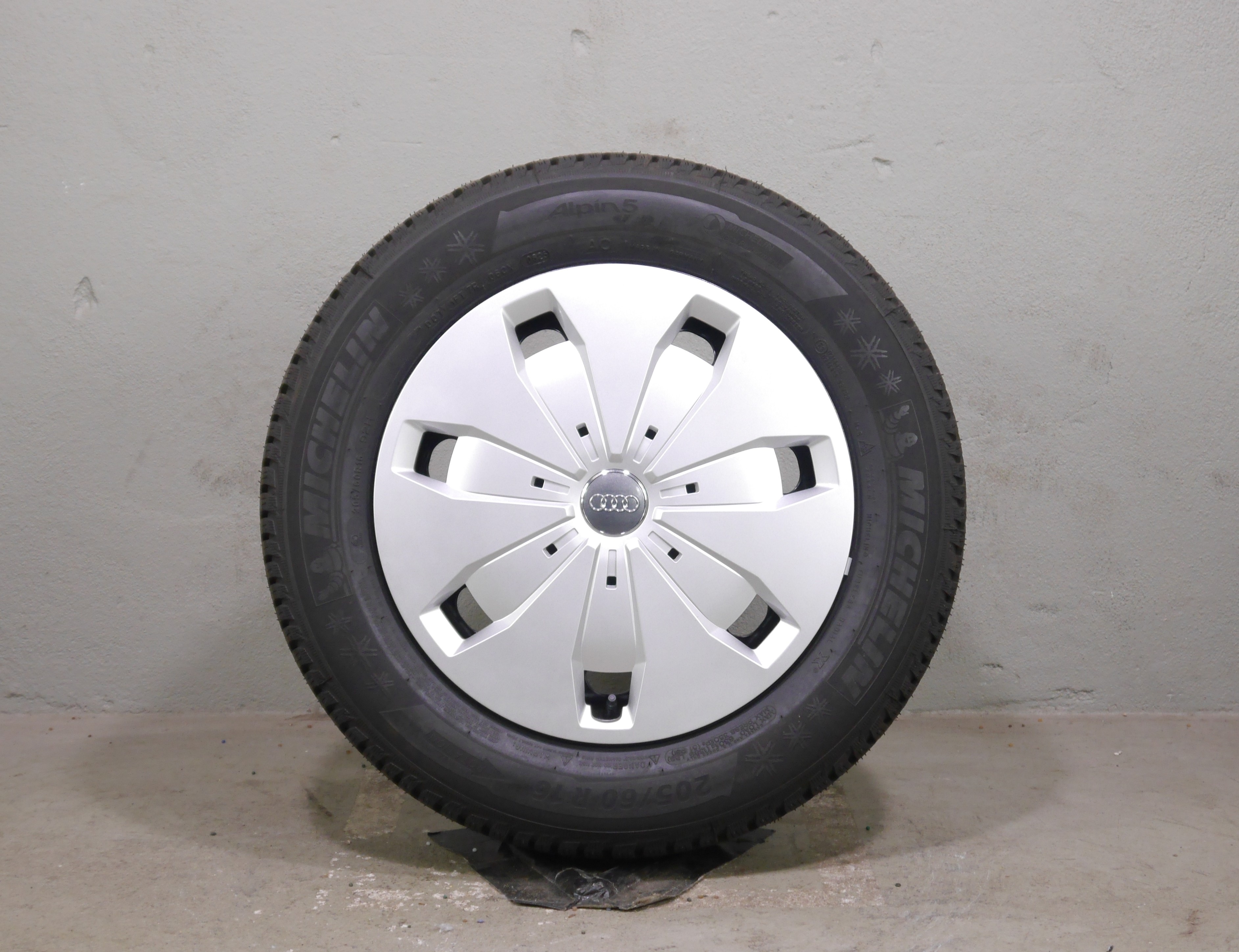 Audi Q2 Stahlradsatz – Winter 205/60 R16 92H (AO) – 5Q0601027CJ
