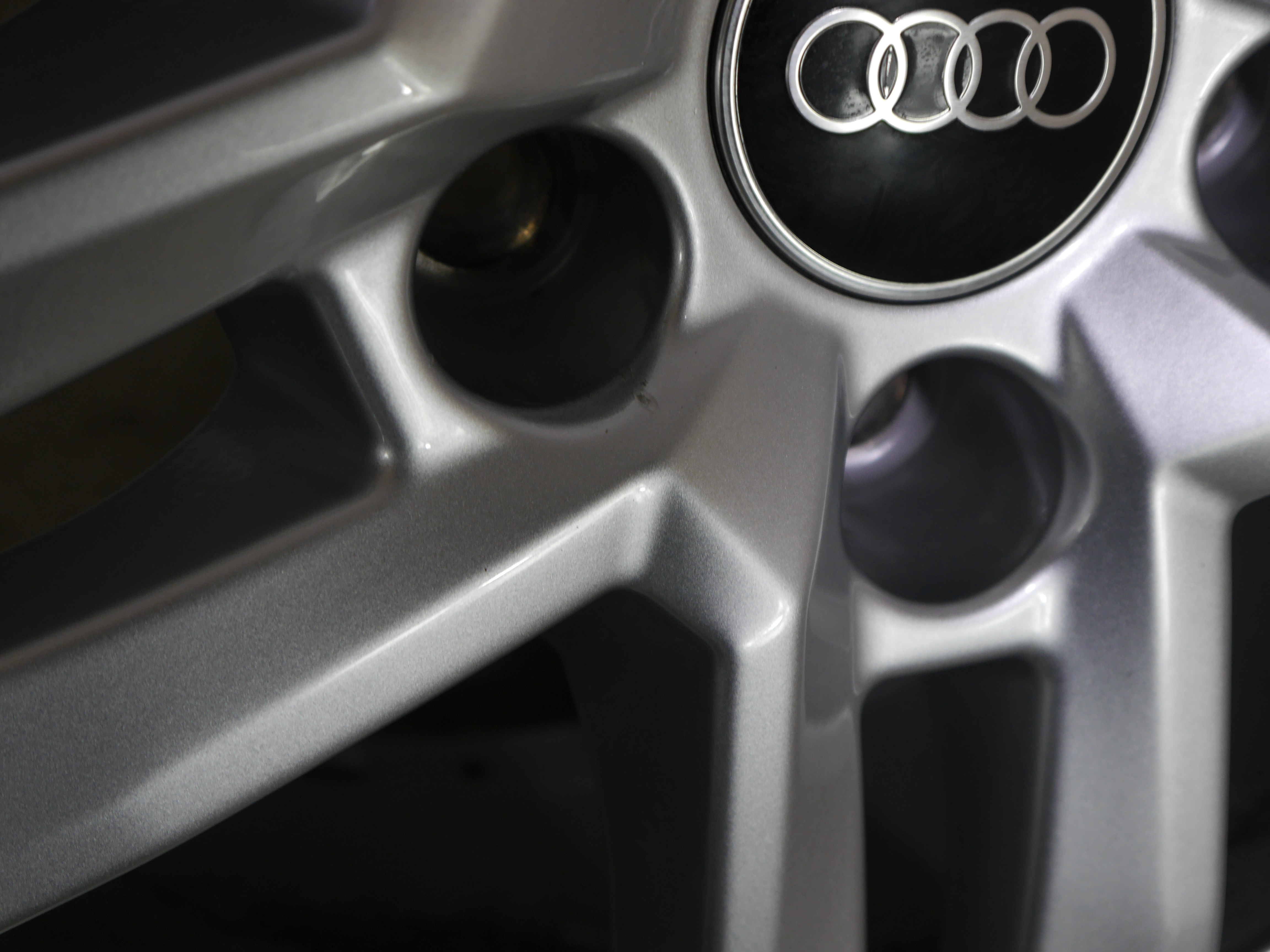 Audi A4 Avant Aluradsatz – Winter 225/50 R17 98H – 8W0601025P