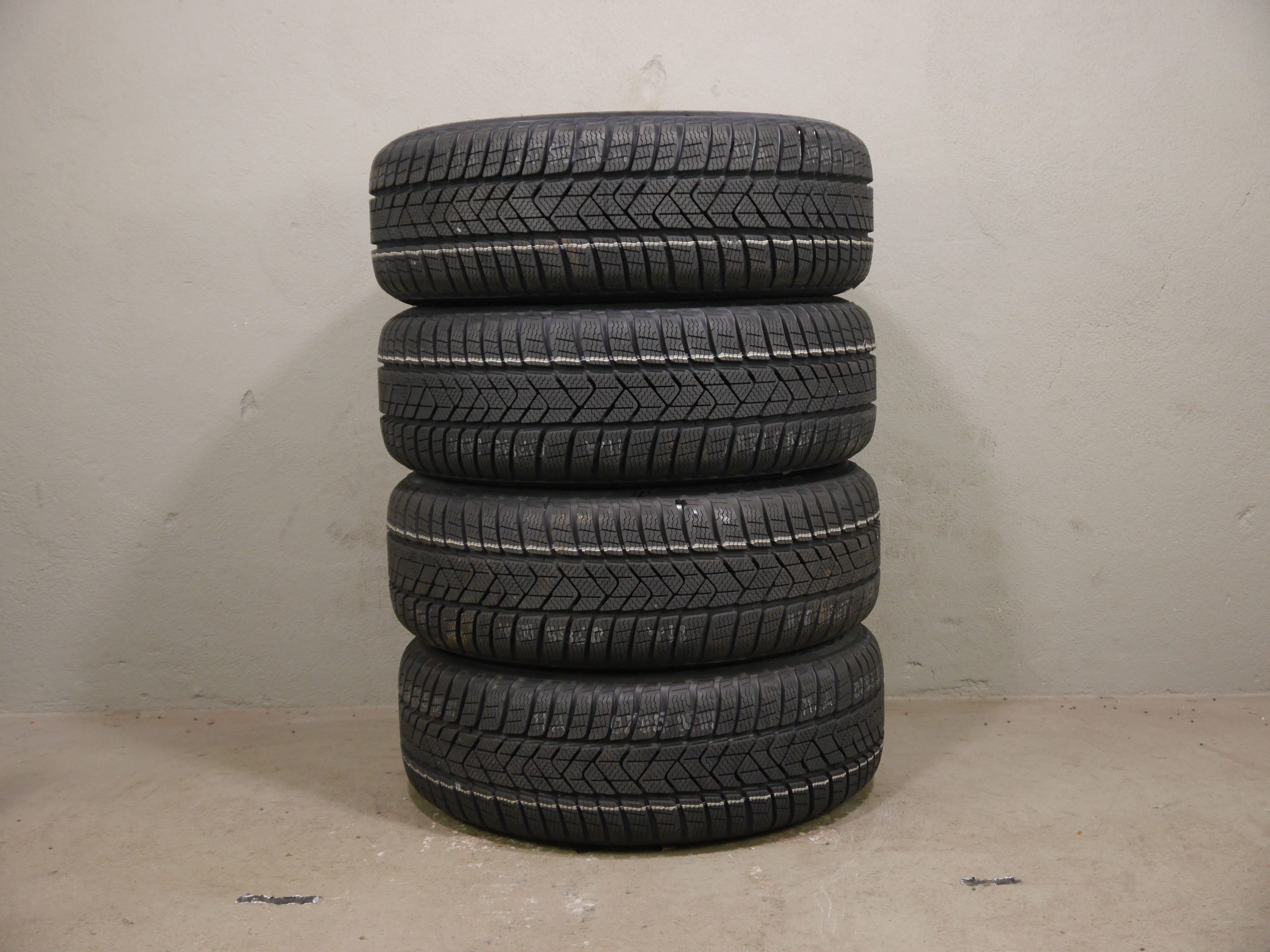Volkswagen Touran 5T Aluradsatz – Winter 205/60 R16 96H - 5TA601025Q  Seal