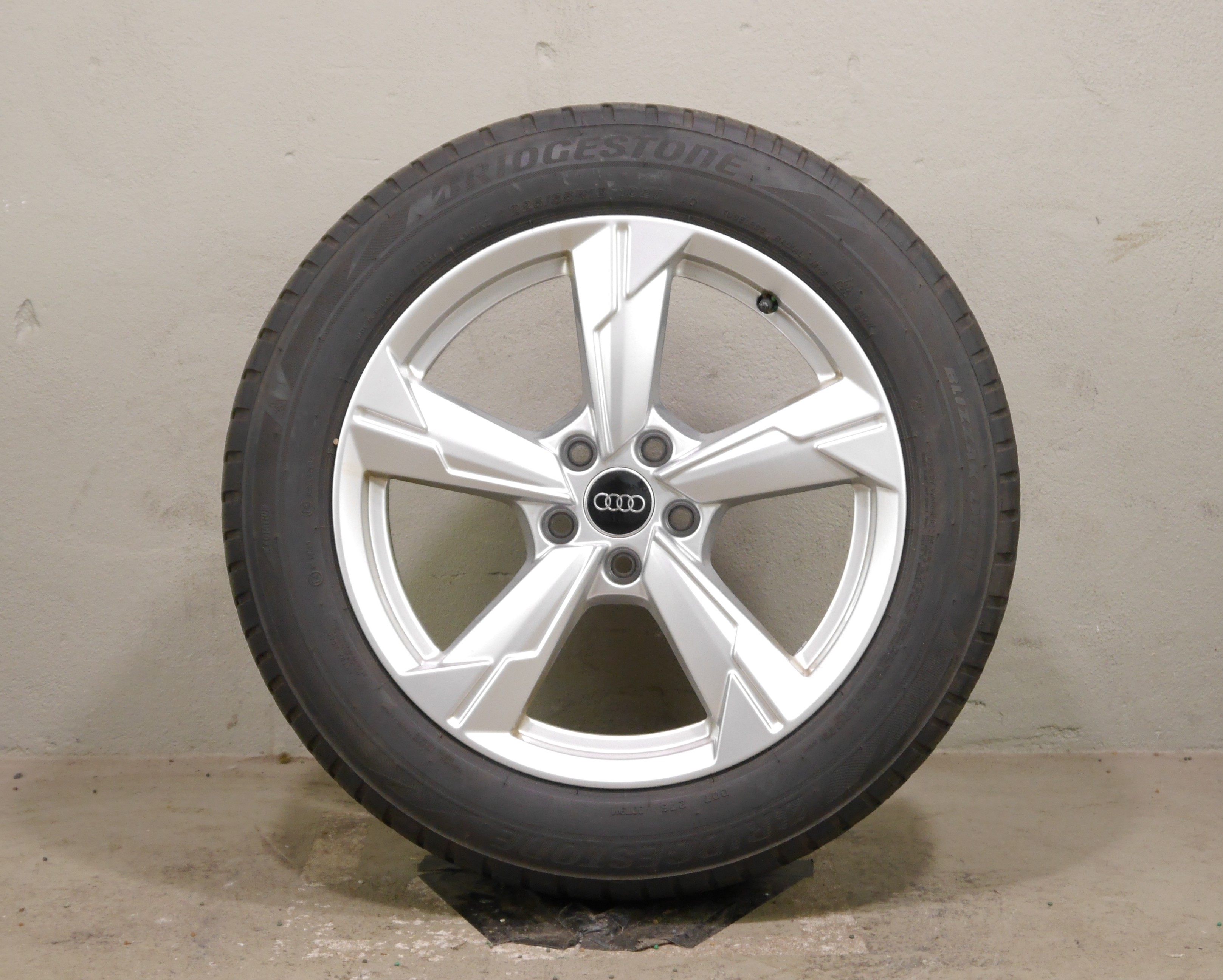 Audi A6 (4A) Limousine Aluradsatz – Winter 225/55 R18 102V (AO) – 4K0601025CE