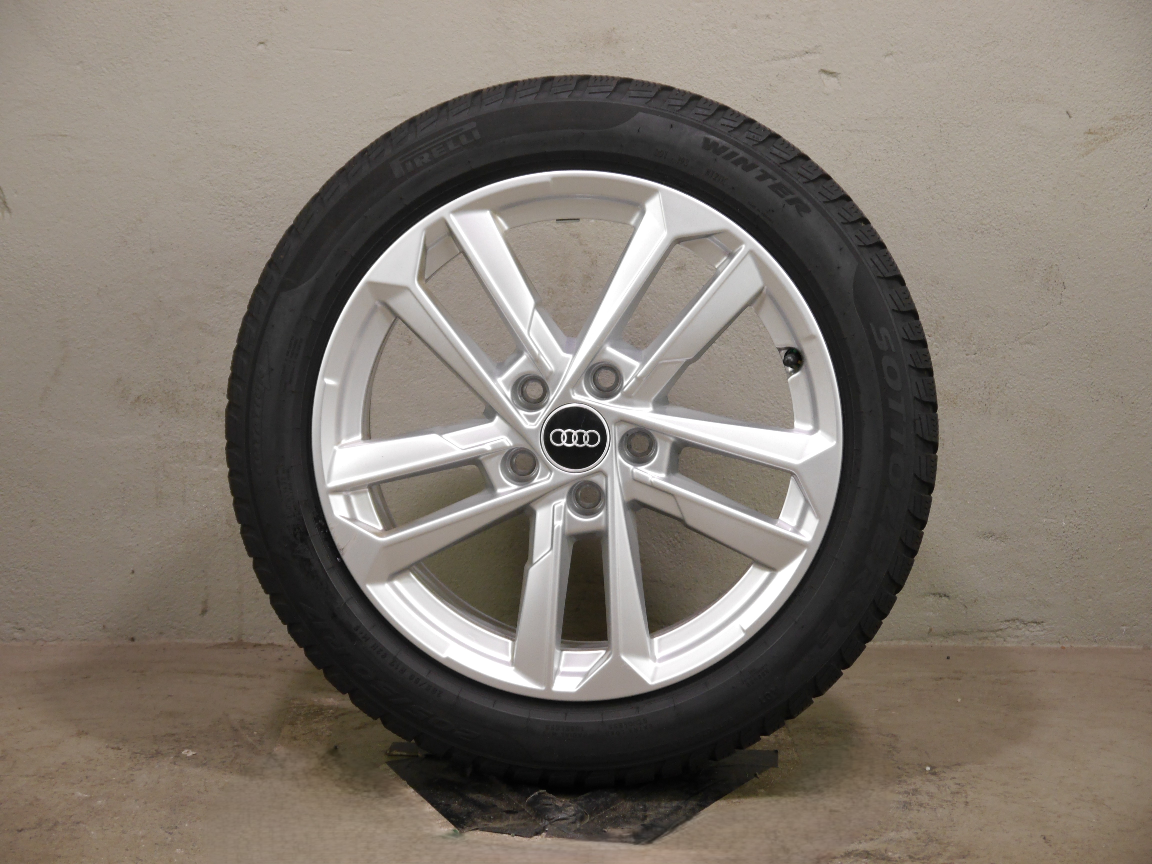 Audi A3 Sportback Aluradsatz – Winter 205/50 R17 93H (AO1) – 8Y0601025L