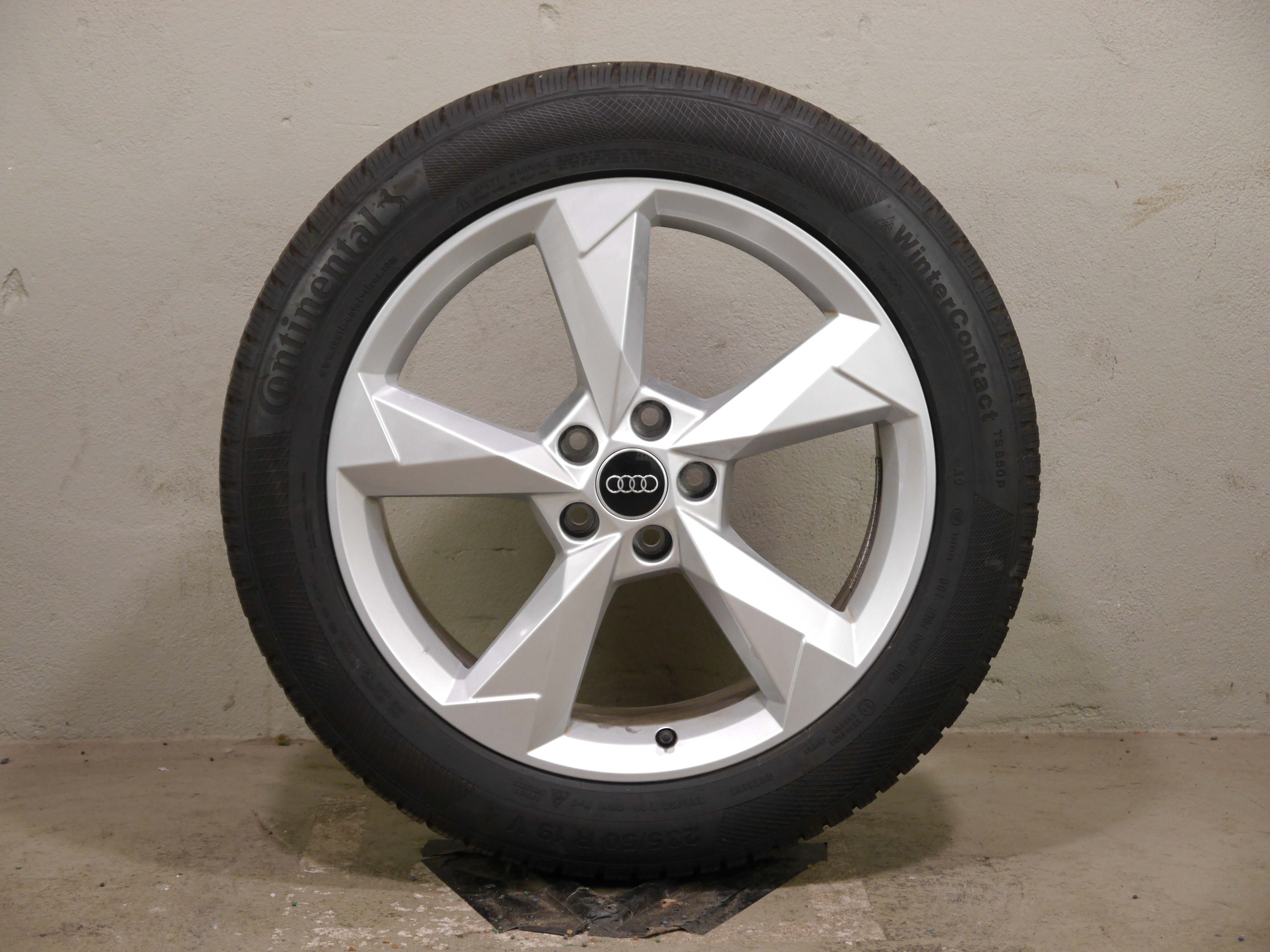 Audi Q3 (F3) Aluradsatz – Winter 235/50 R19 99V (AO) – 83A601025N