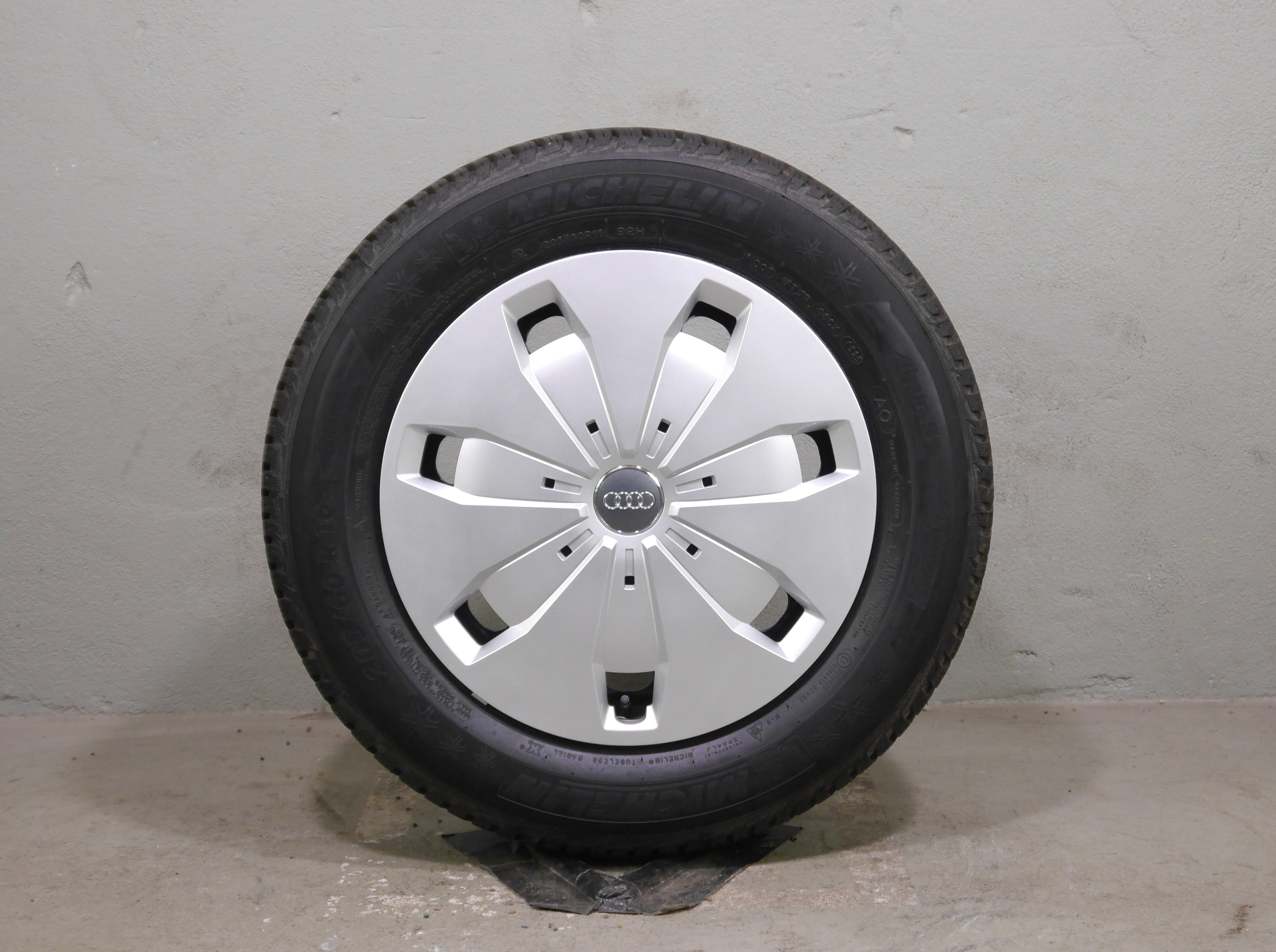 Audi Q2 Stahlradsatz – Winter 205/60 R16 92H (AO) – 5Q0601027CJ/CK