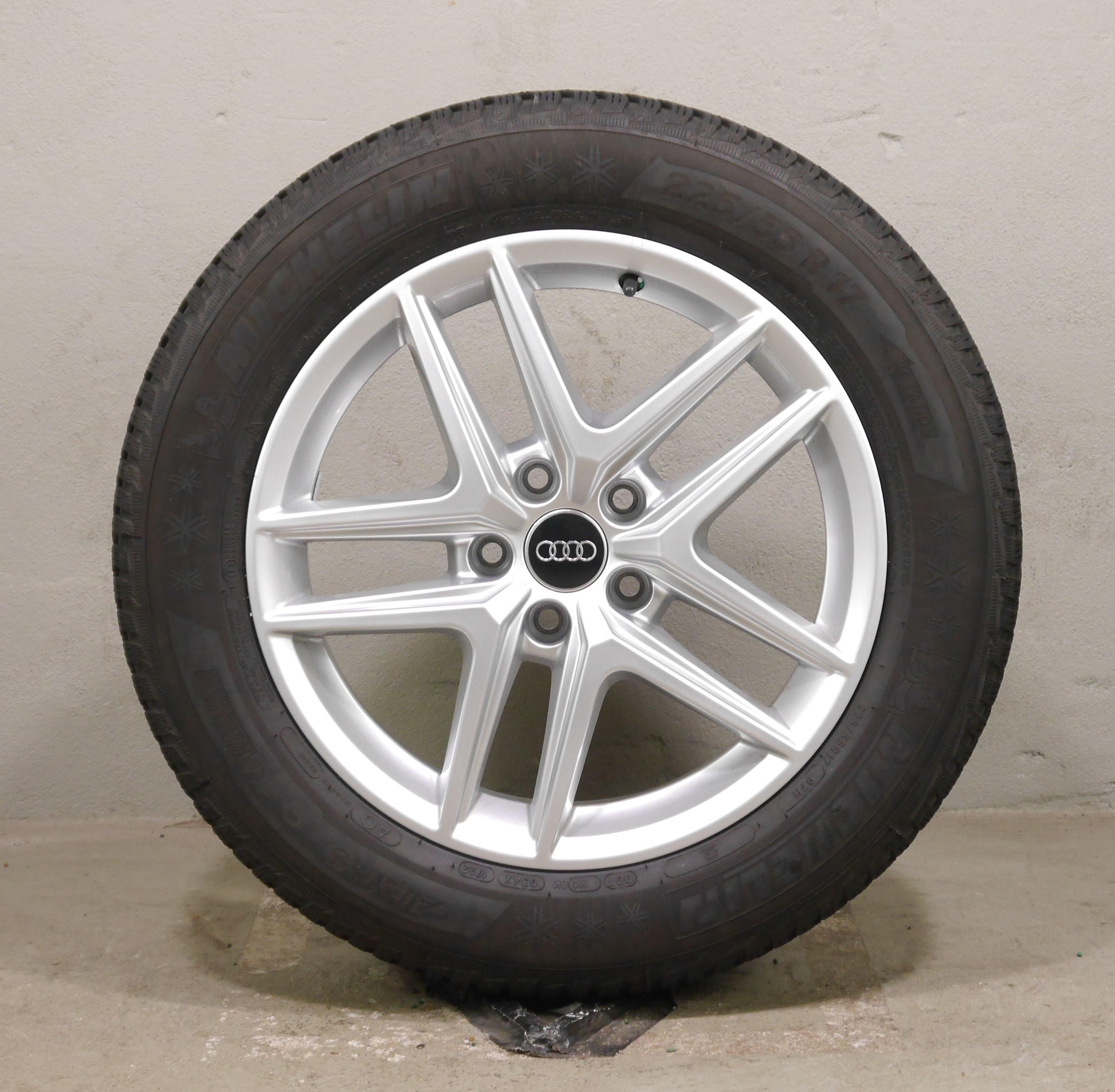 Audi A4 Allroad Aluradsatz – Winter 225/55 R17 97H – 8W9601025D