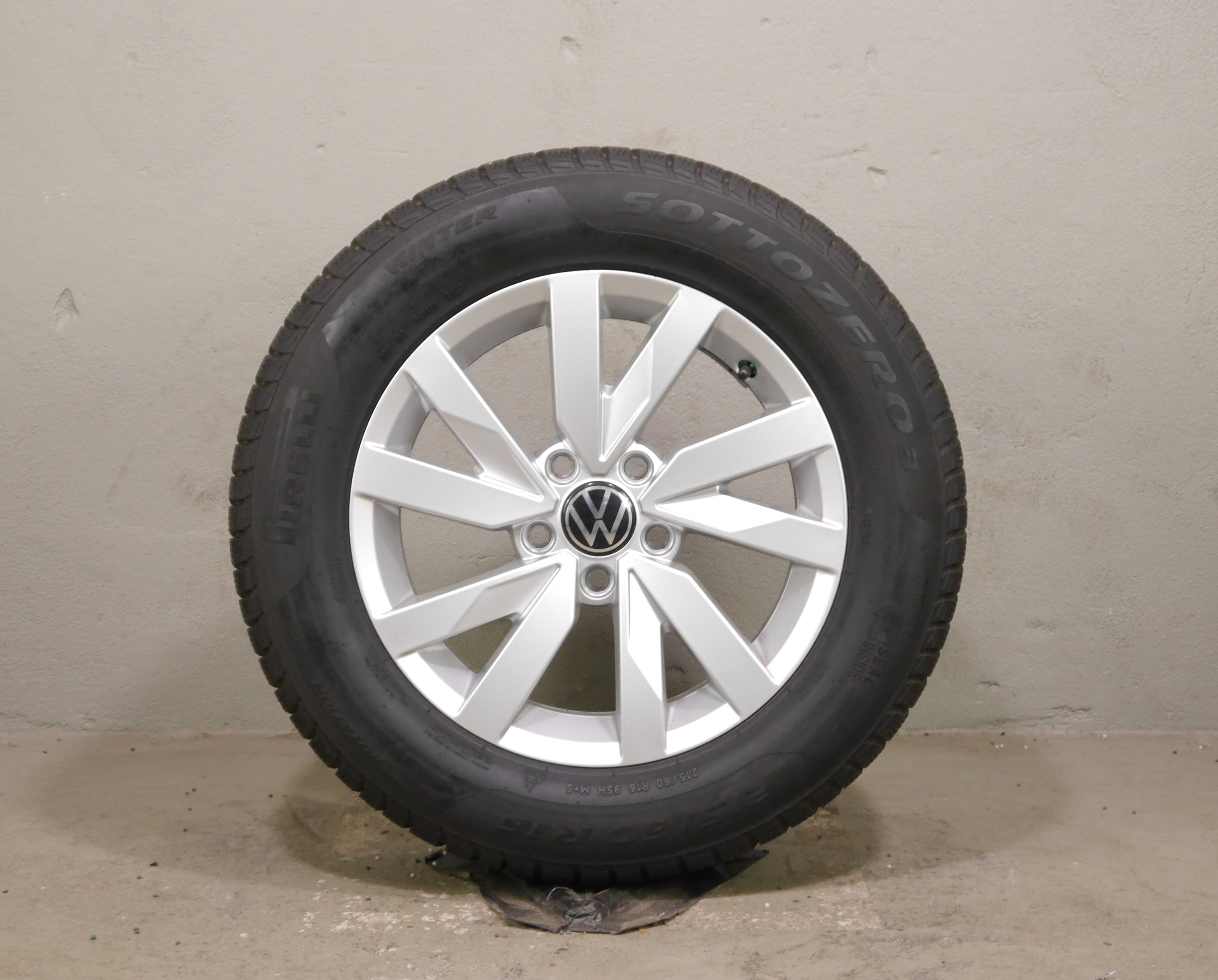 VW Passat Variant Aluradsatz – Winter 215/60 R16 95H – 3G0601025BJ SEAL