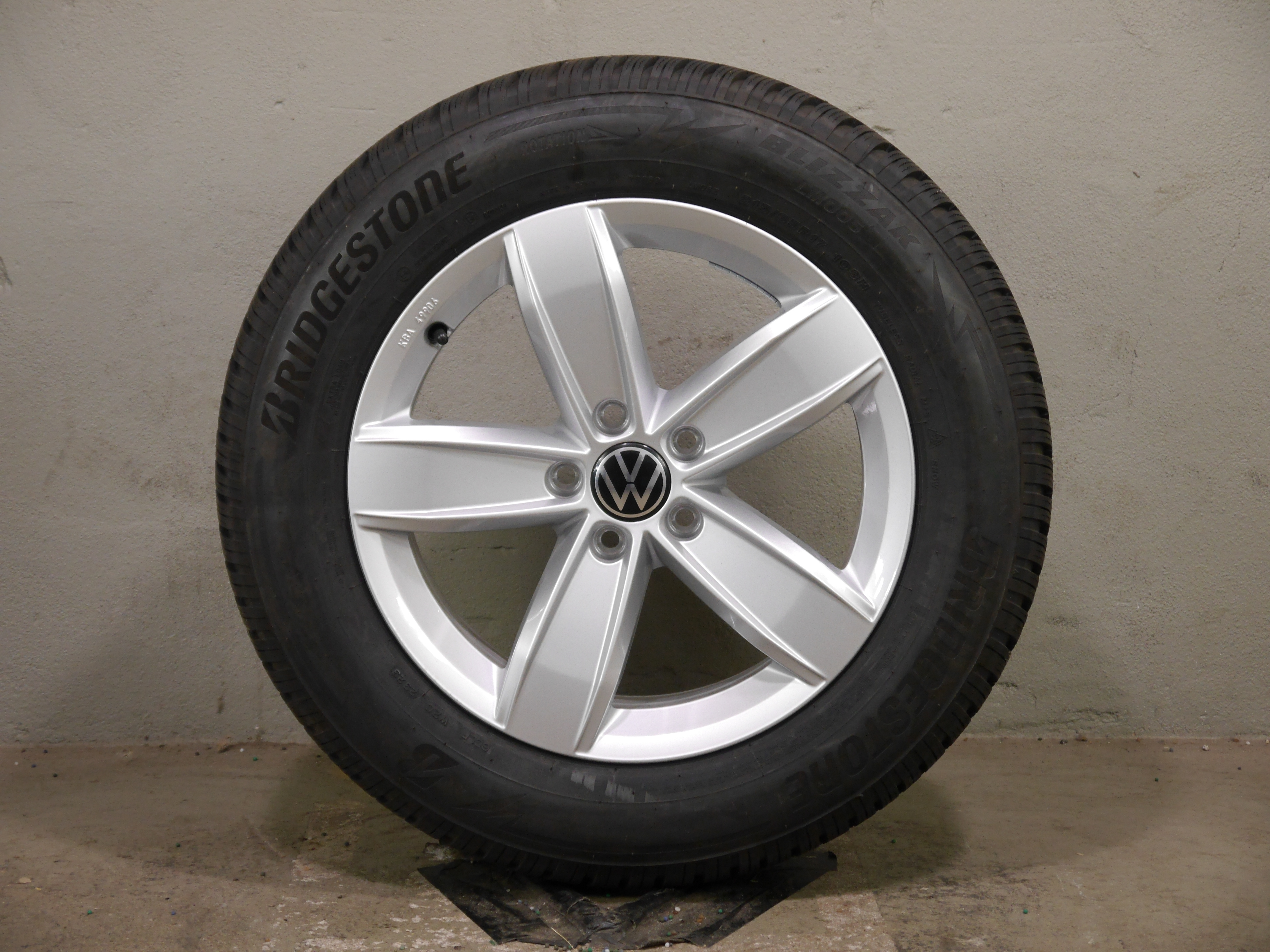 VW Tiguan Aluradsatz – Winter 215/65 R17 99H – 5NA071497A