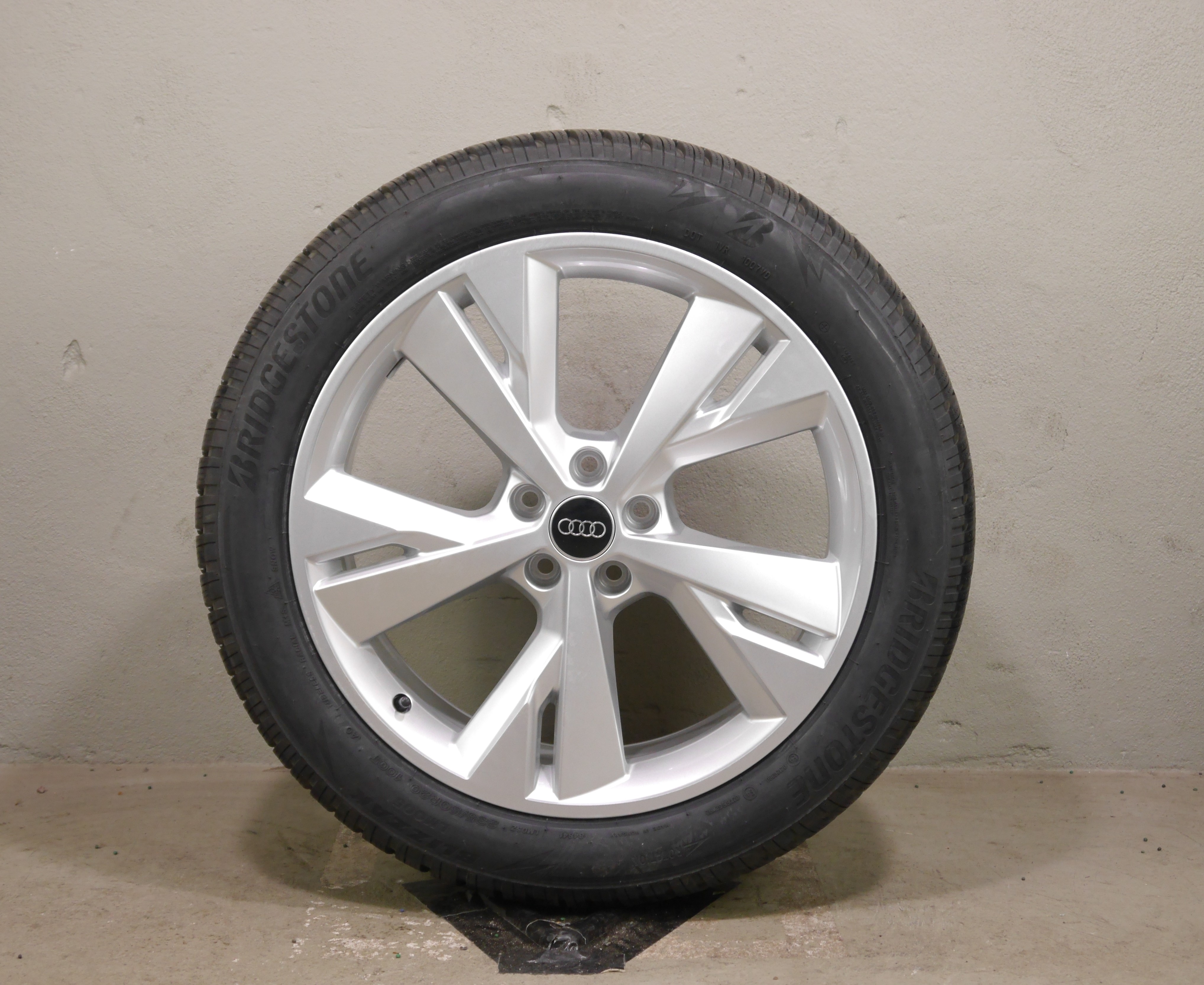 Audi Q4 e-tron Aluradsatz – Winter 235/50 R20 100T, 255/45 R20 101T 89A601025AP/89A601025AQ