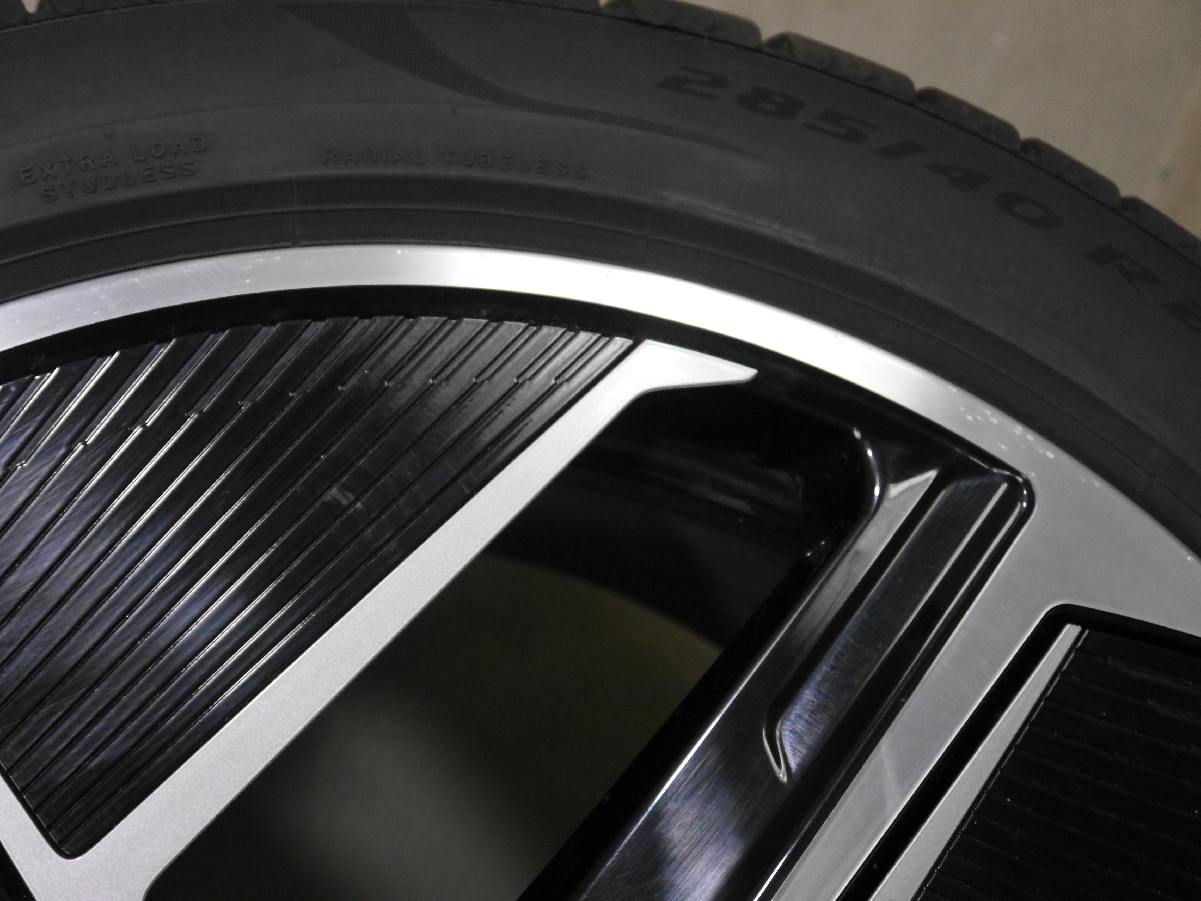 Audi RS e-tron GT Aluradsatz – Winter 245/45 R20 103V, 285/40 R20 108V (NF0,RDKS) 4J3601025F/H