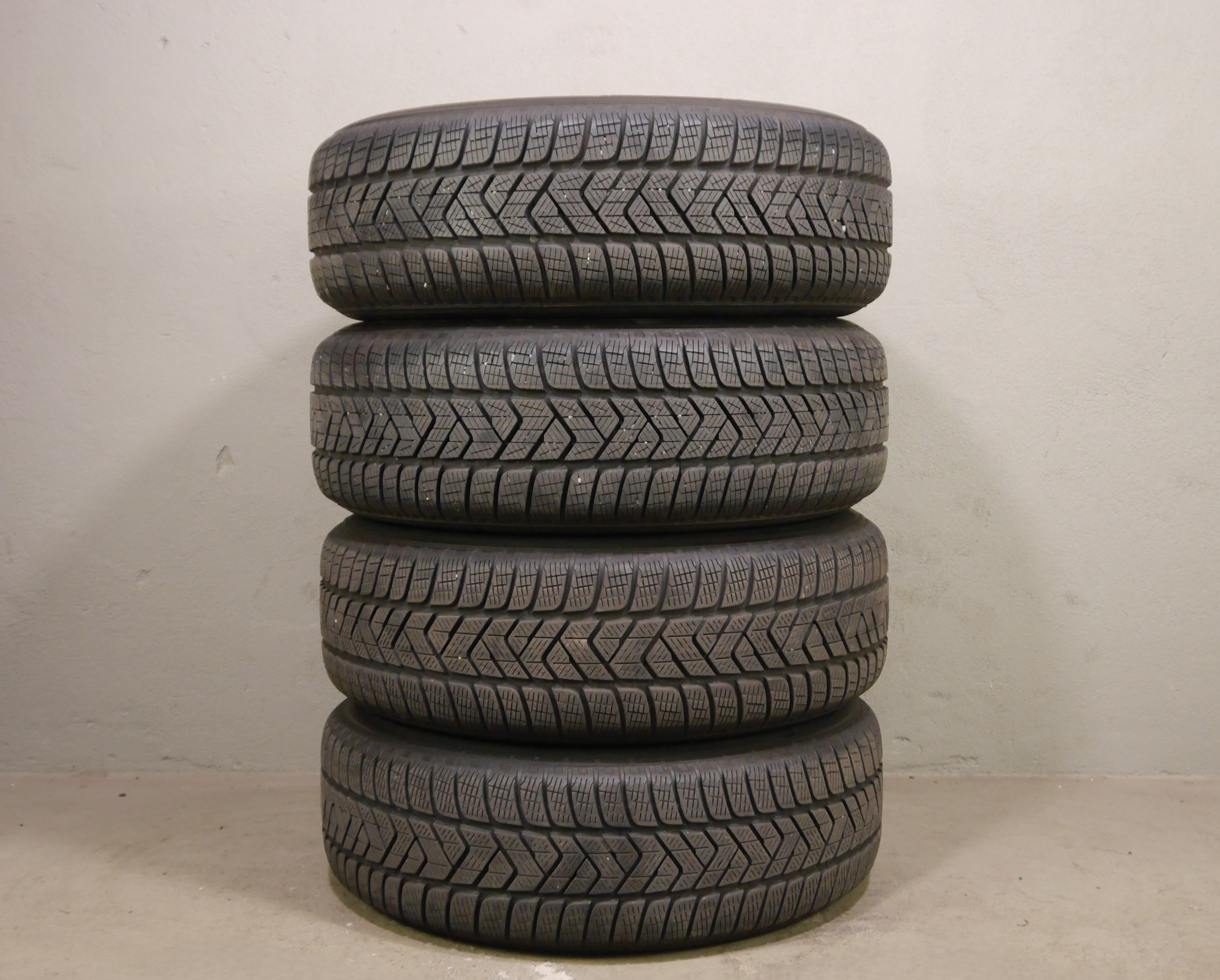 VW Tiguan Aluradsatz – Winter 215/65 R17 99H – 5NA601025 mit RDKS