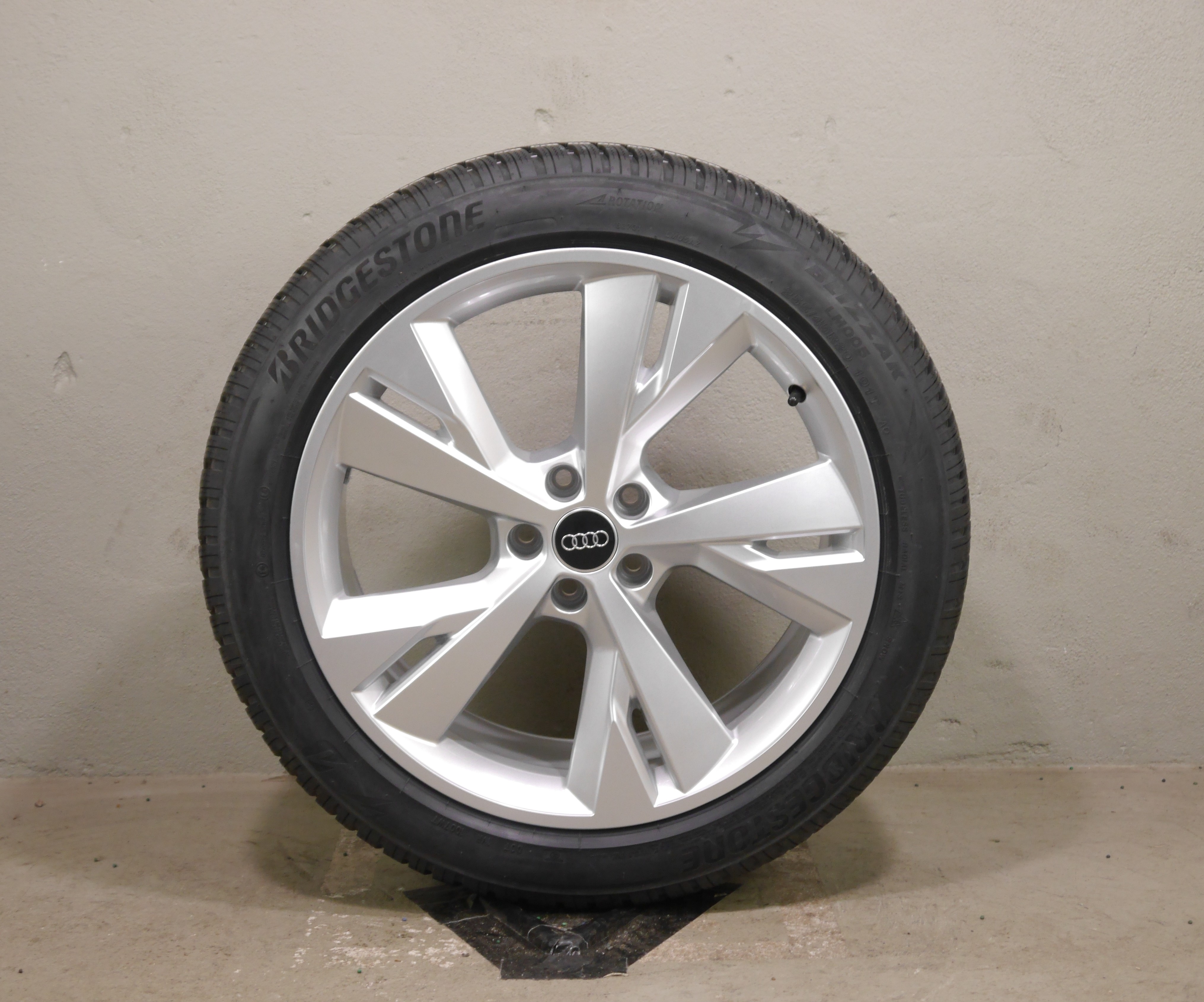 Audi Q4 e-tron Aluradsatz – Winter 235/50 R20 100T, 255/45 R20 101T 89A601025AP/89A601025AQ